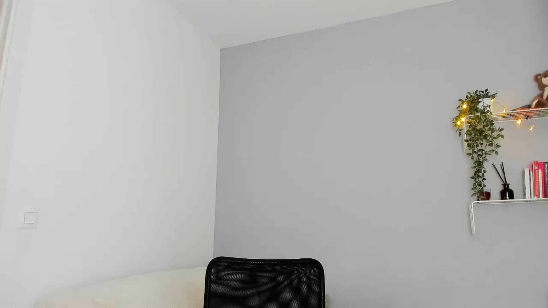 Gallery image thumbnail from Kristallmii's myfreecams stream on, 07/13/2023, 21:04 image 4 of 20