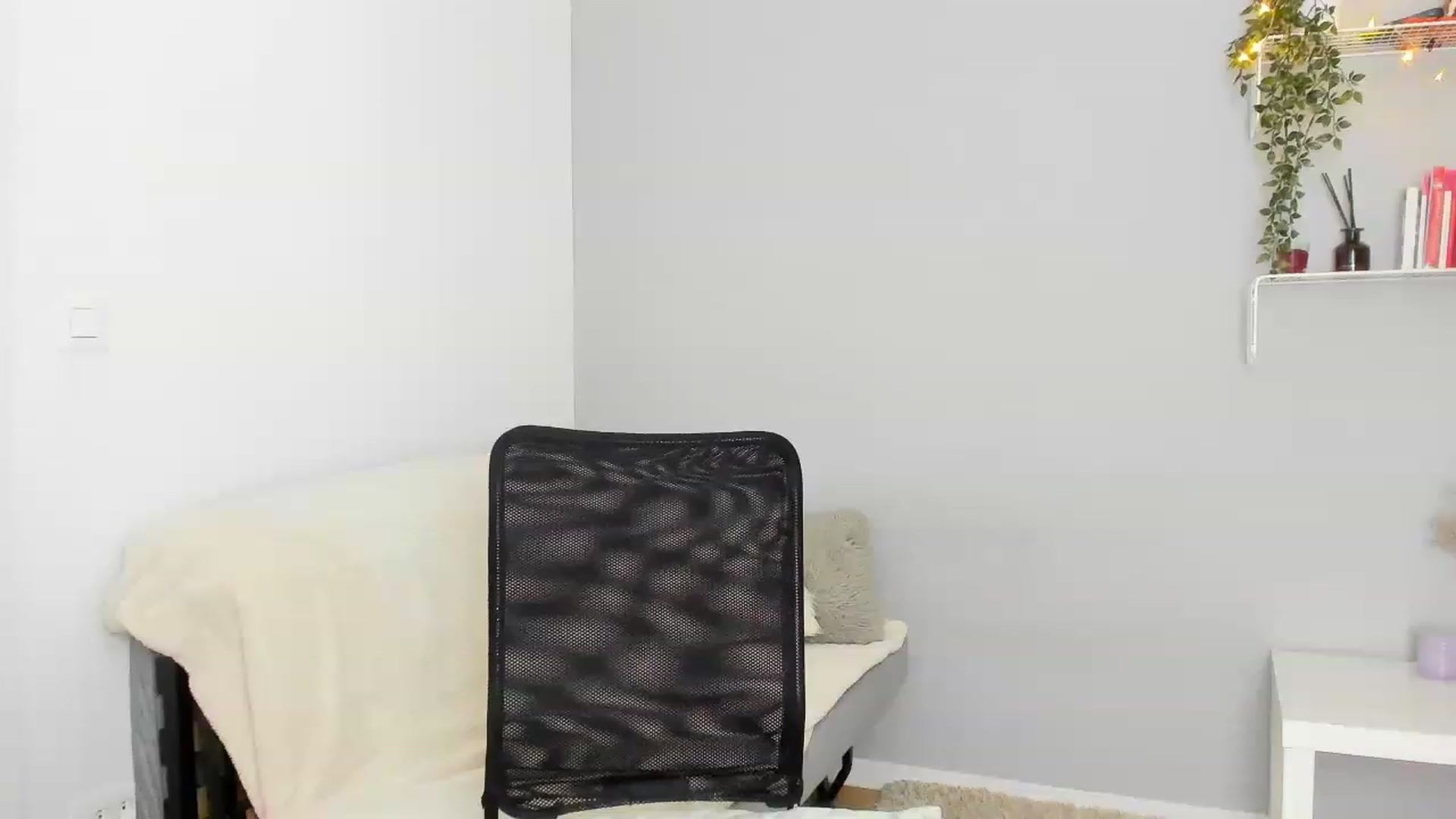 Gallery image thumbnail from Kristallmii's myfreecams stream on, 07/13/2023, 21:04 image 14 of 20