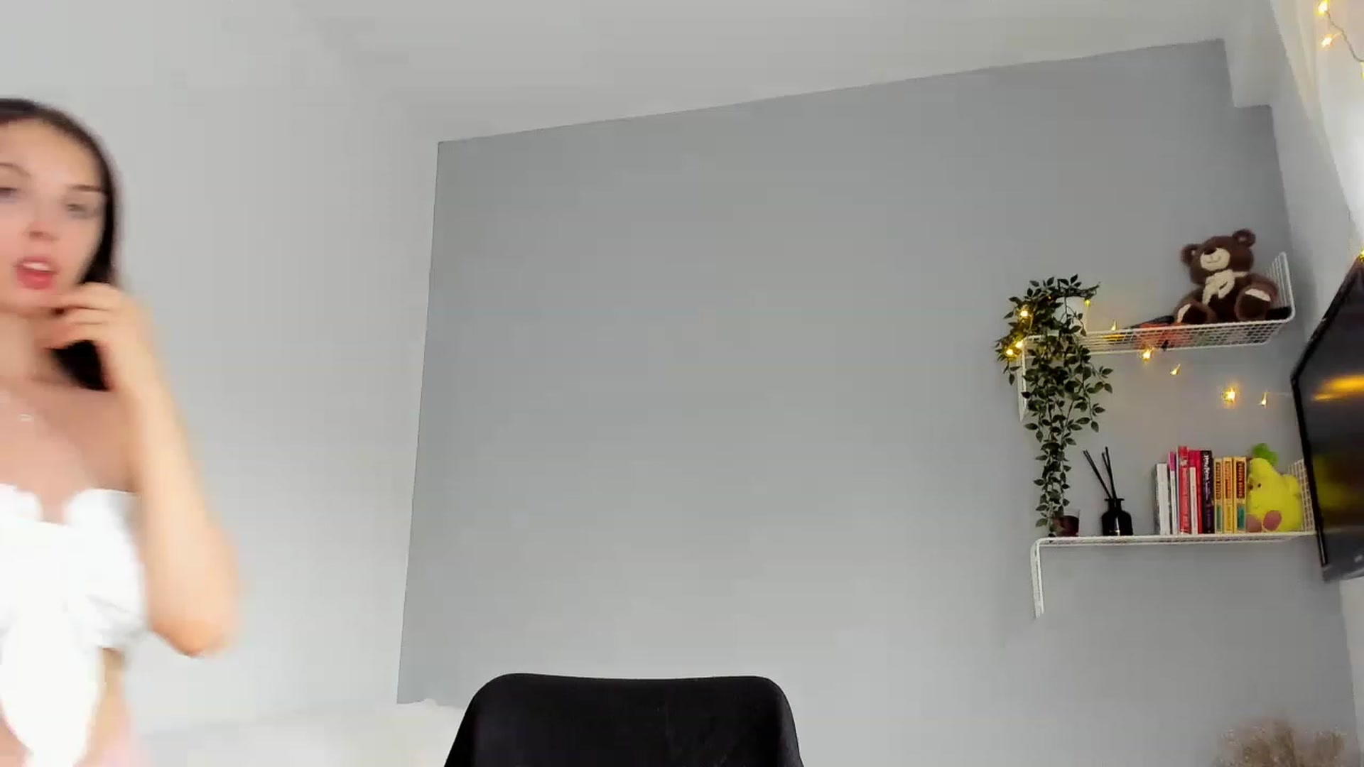 Gallery image thumbnail from Kristallmii's myfreecams stream on, 07/19/2023, 17:03 image 15 of 20