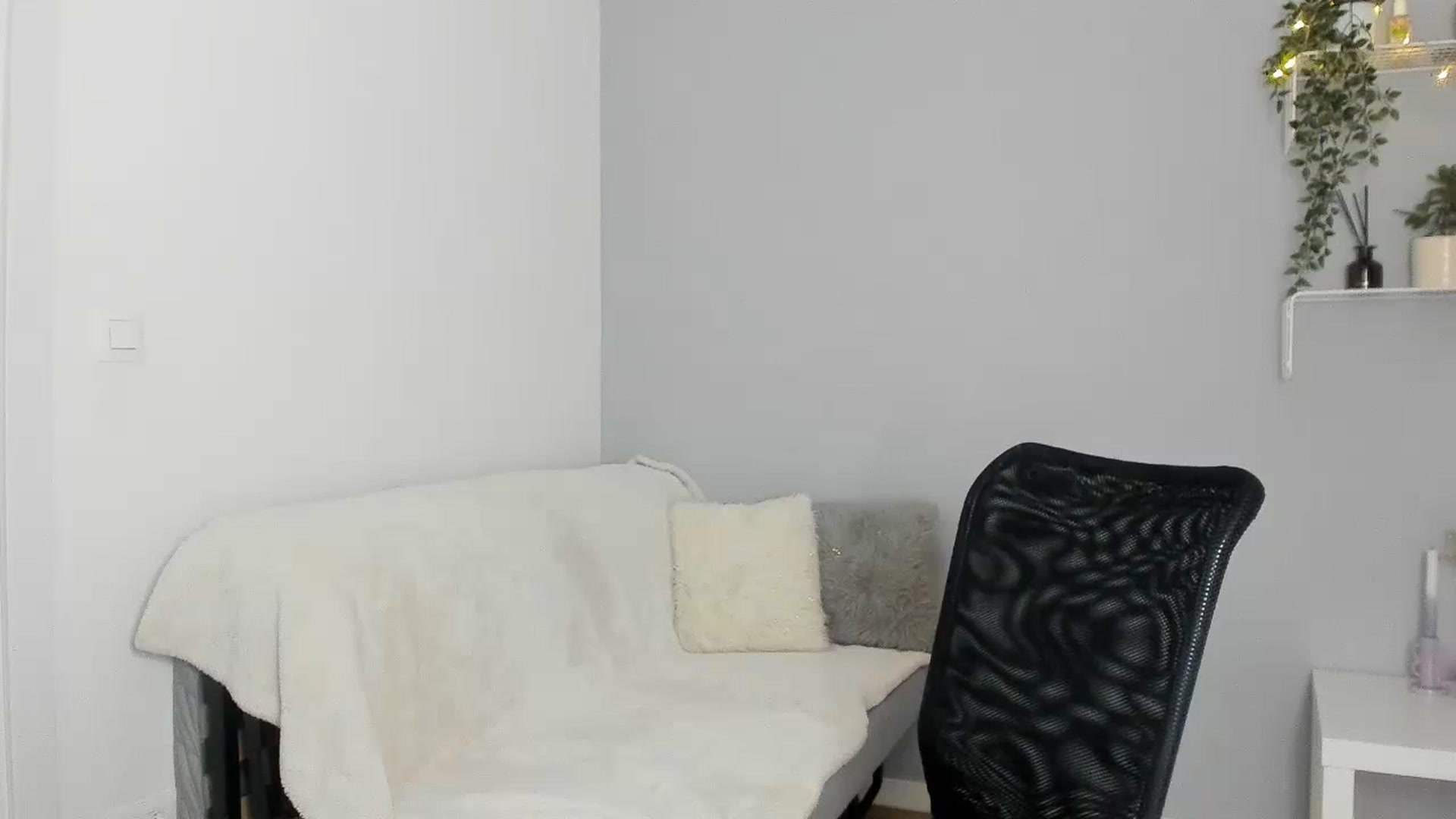 Gallery image thumbnail from Kristallmii's myfreecams stream on, 08/27/2023, 19:41 image 19 of 20