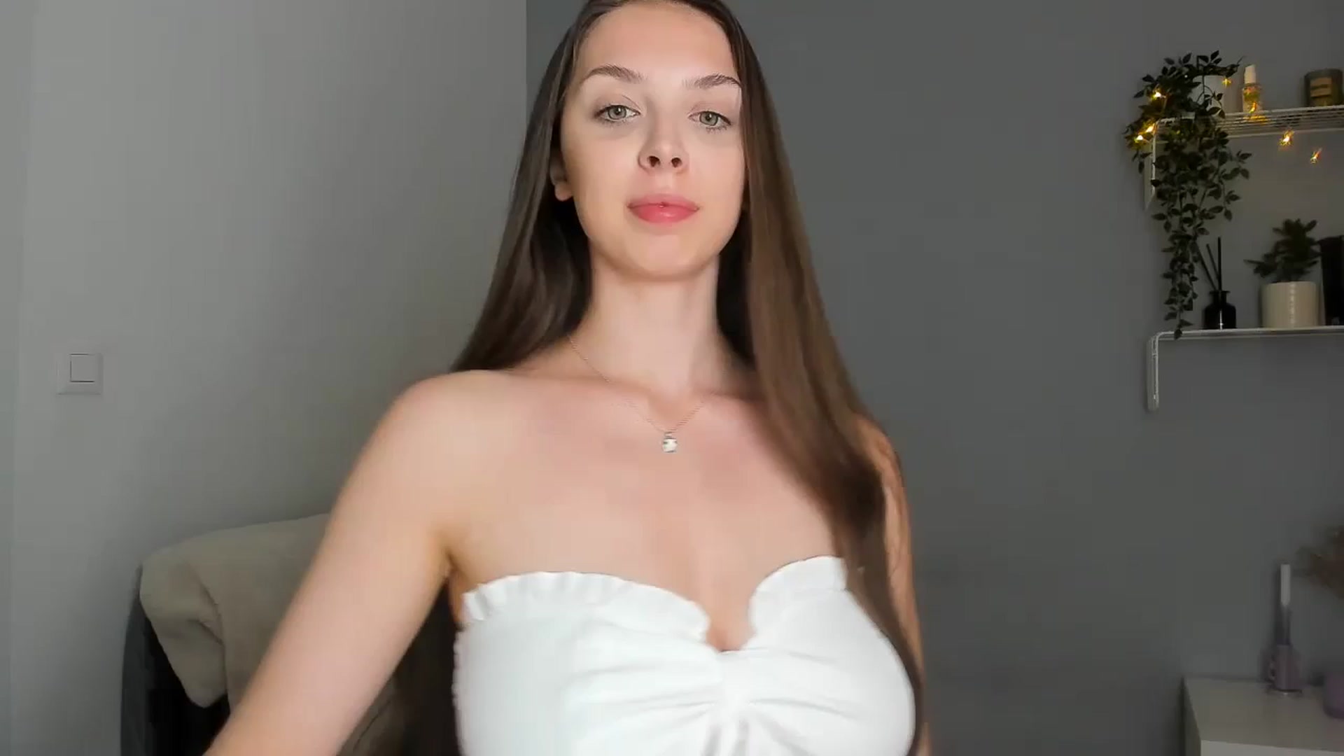 Gallery image thumbnail from Kristallmii's myfreecams stream on, 08/31/2023, 18:28 image 2 of 20