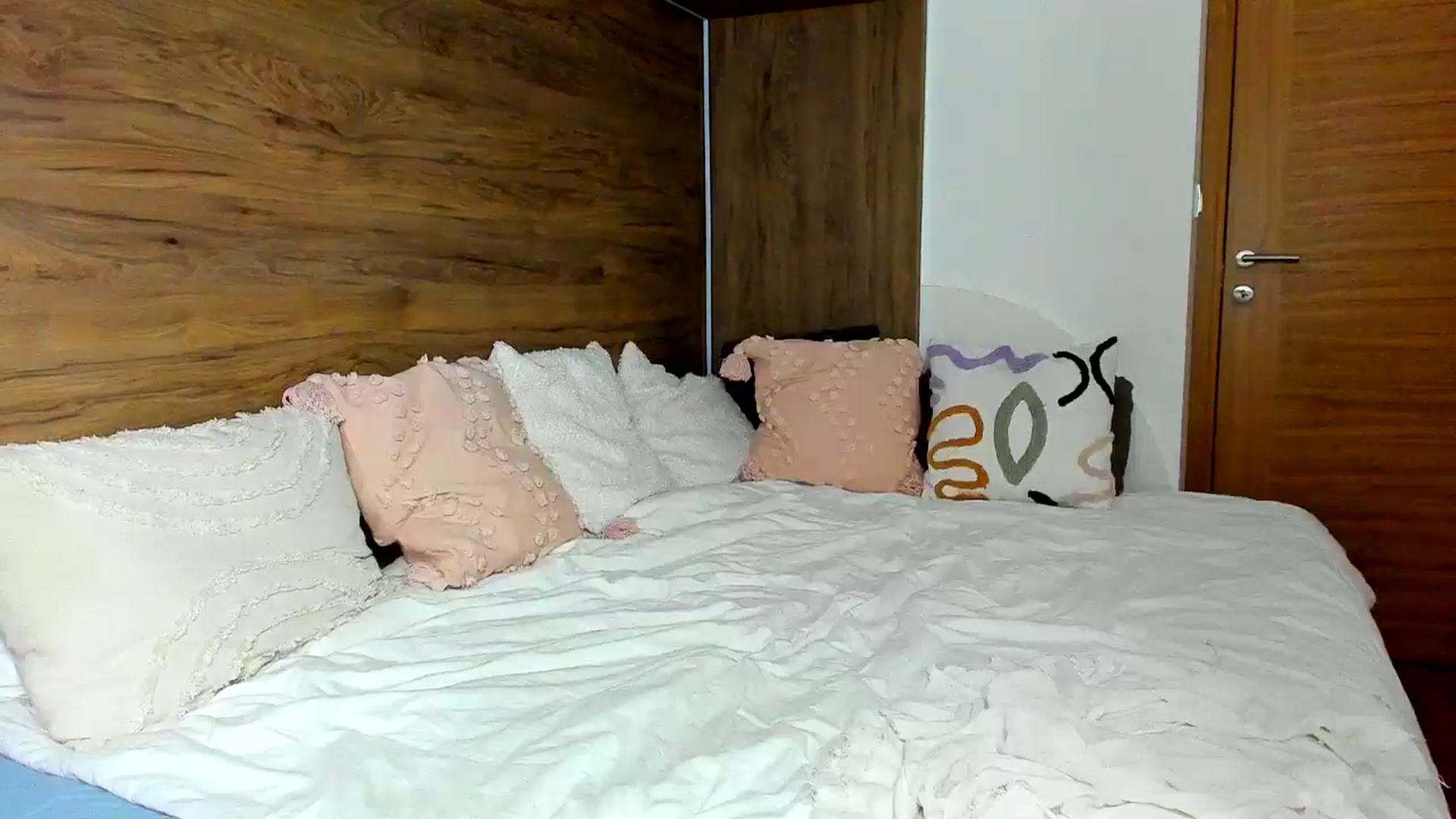 Gallery image thumbnail from Kristallmii's myfreecams stream on, 07/22/2024, 01:03 image 19 of 20