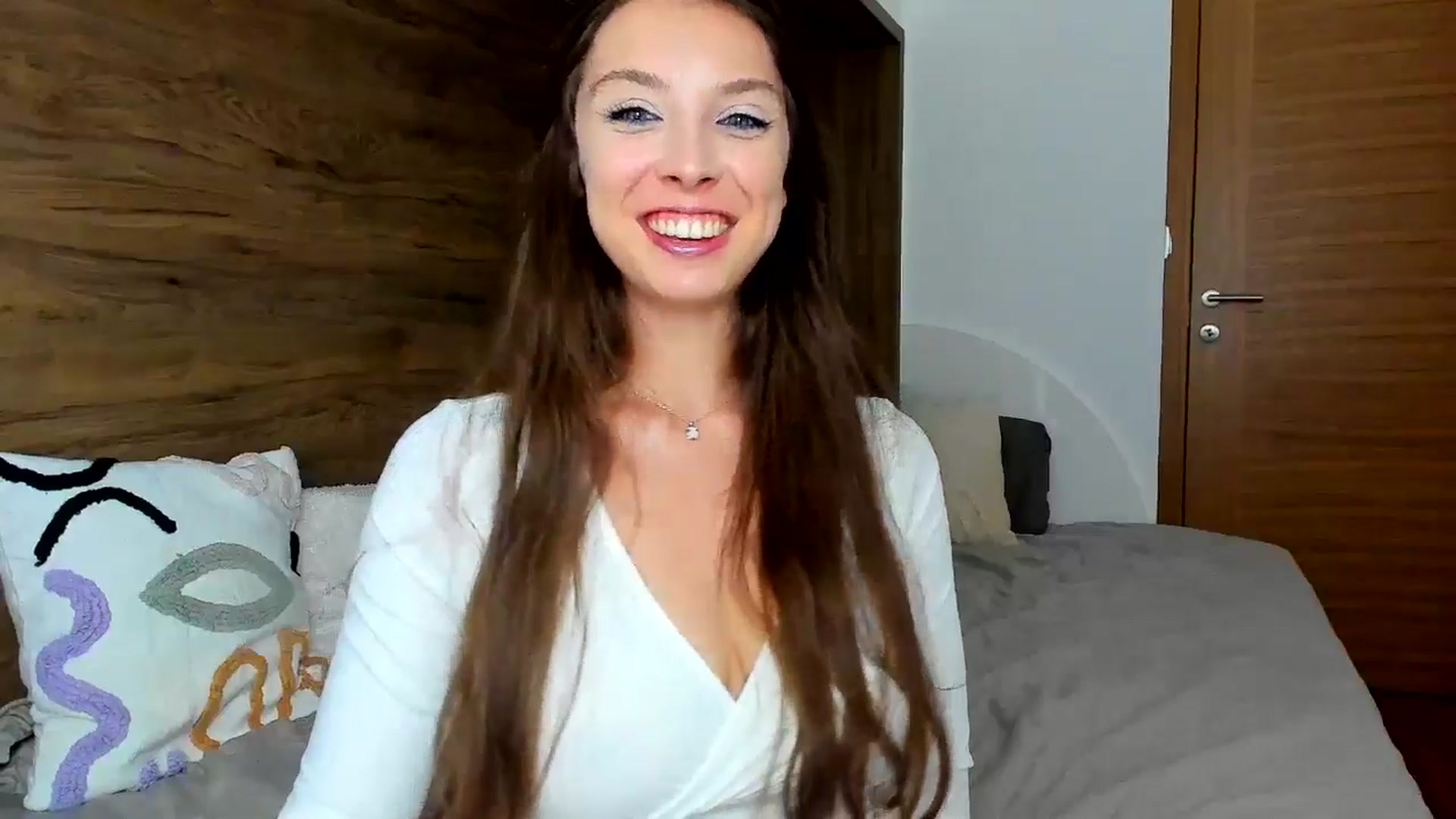 Gallery image thumbnail from Kristallmii's myfreecams stream on, 08/31/2024, 19:02 image 6 of 20