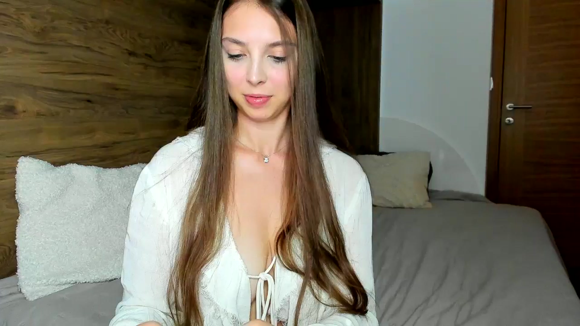 Gallery image thumbnail from Kristallmii's myfreecams stream on, 09/06/2024, 20:59 image 16 of 20