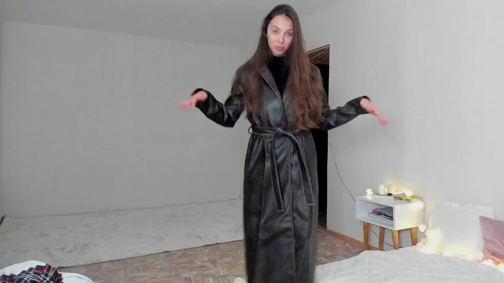 Gallery image thumbnail from Kristallmii's myfreecams stream on, 10/07/2024, 20:27 image 3 of 20