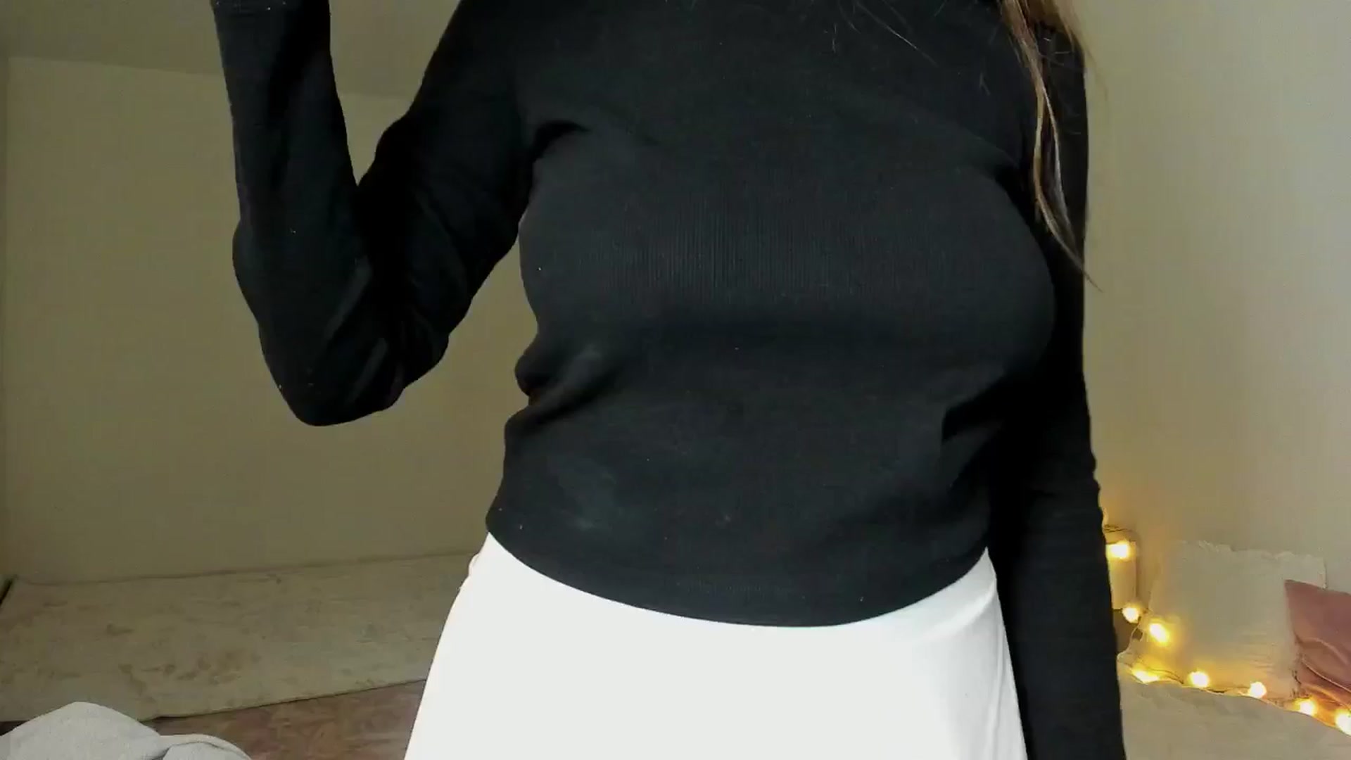 Gallery image thumbnail from Kristallmii's myfreecams stream on, 10/07/2024, 20:27 image 6 of 20