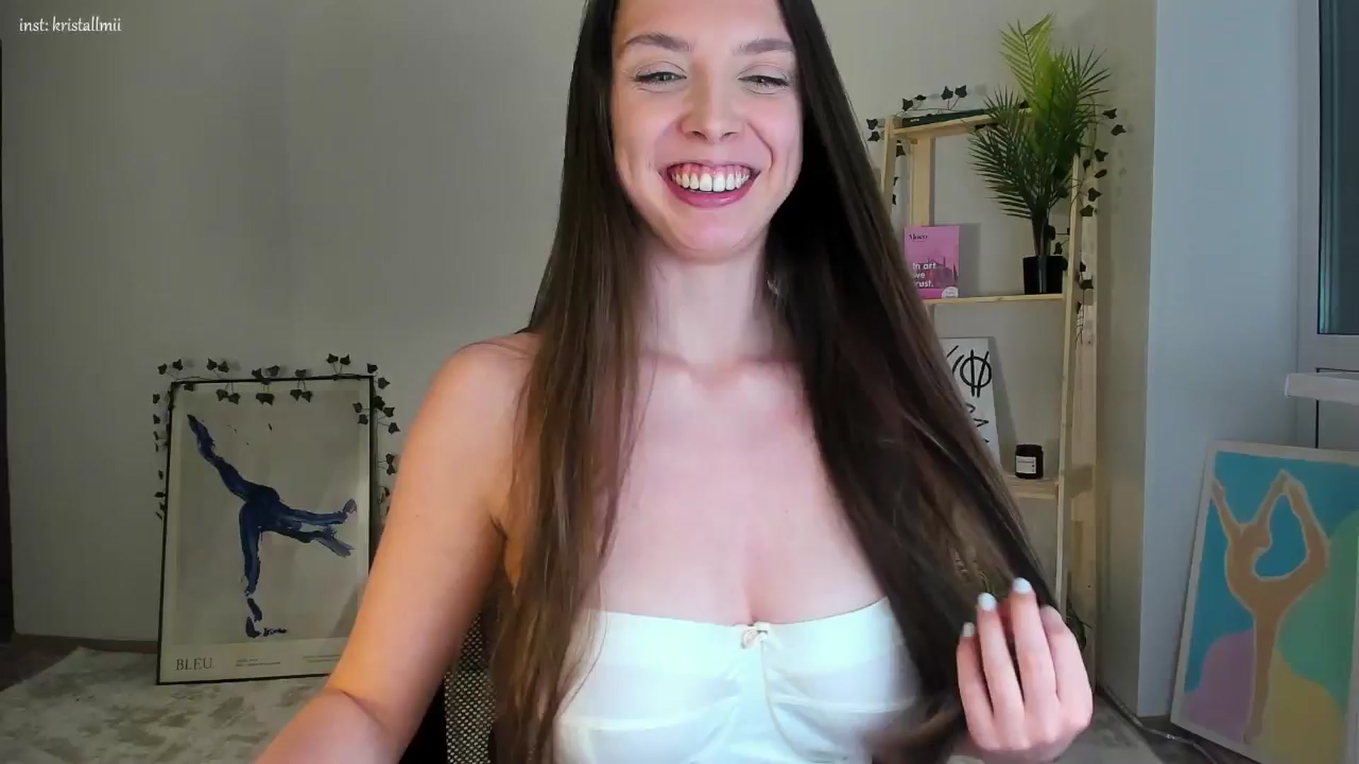 Gallery image thumbnail from Kristallmii's myfreecams stream on, 12/07/2024, 16:37 image 14 of 20
