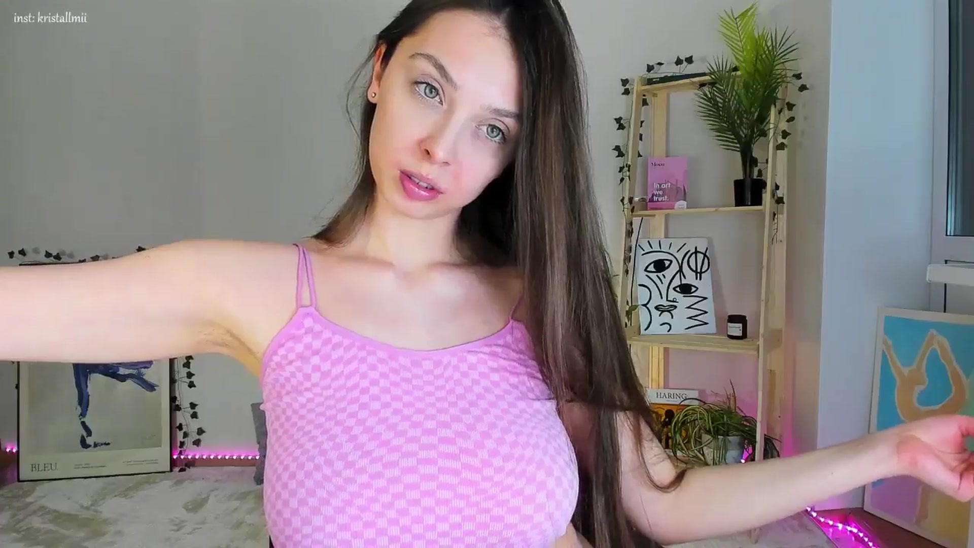 Gallery image thumbnail from Kristallmii's myfreecams stream on, 12/09/2024, 20:08 image 3 of 20