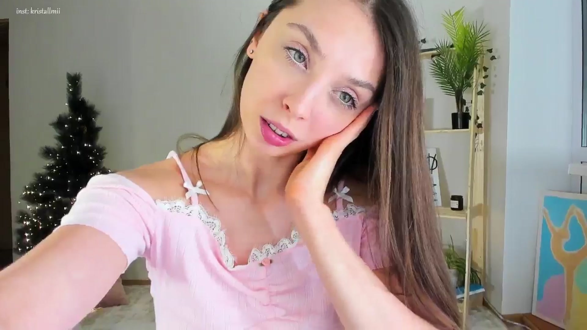 Gallery image thumbnail from Kristallmii's myfreecams stream on, 12/17/2024, 21:03 image 9 of 20
