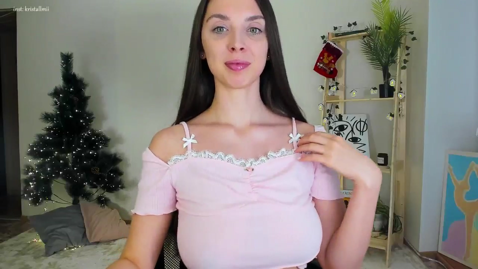 Gallery image thumbnail from Kristallmii's myfreecams stream on, 12/19/2024, 19:11 image 14 of 20