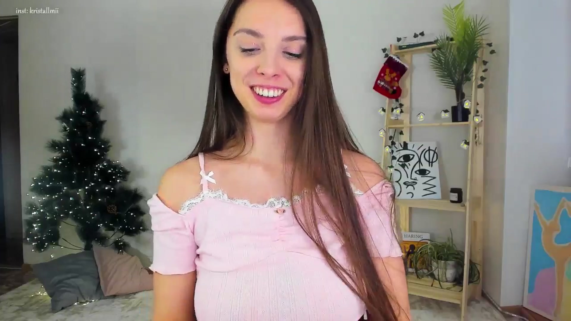 Gallery image thumbnail from Kristallmii's myfreecams stream on, 12/19/2024, 19:11 image 3 of 20