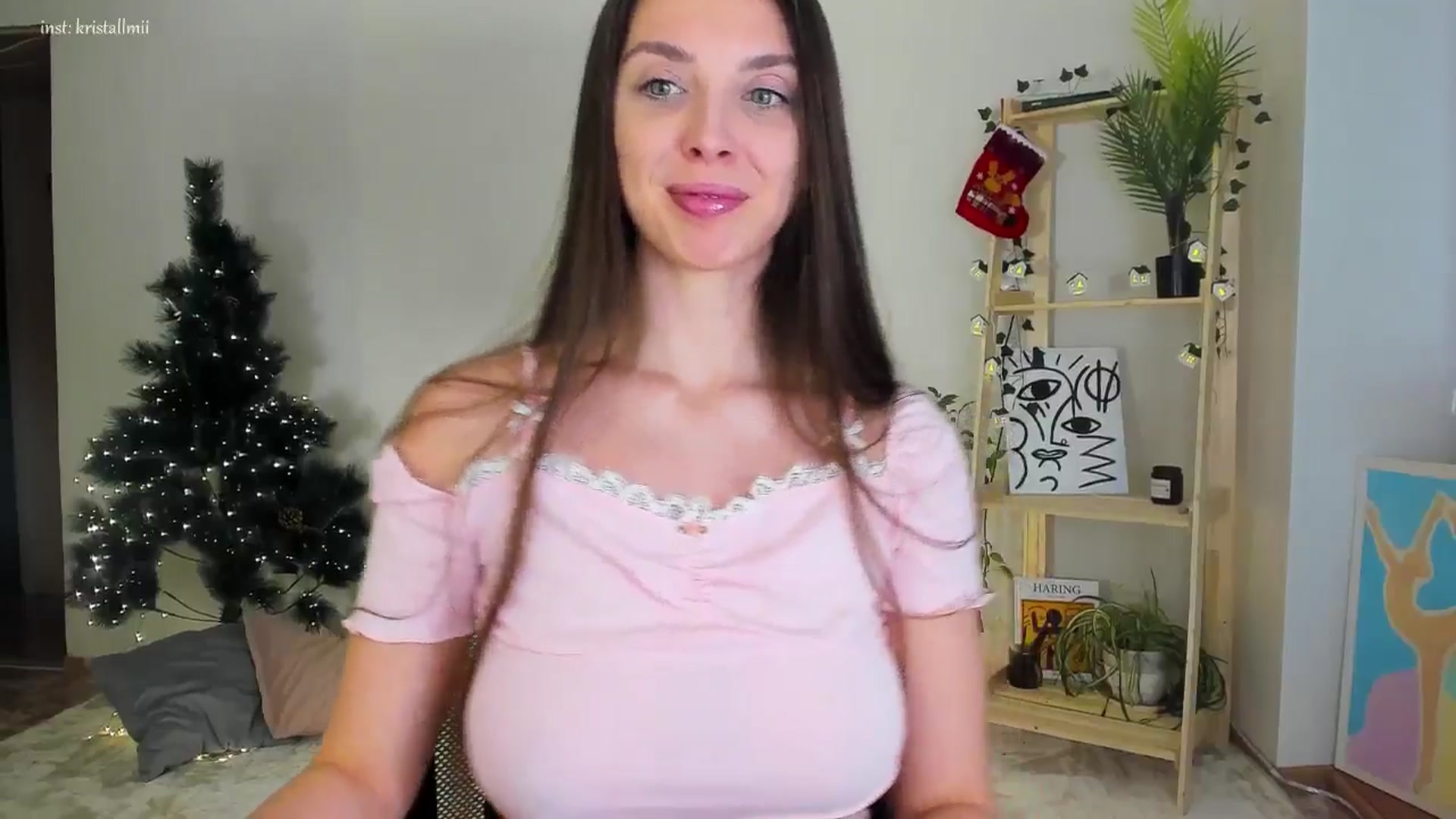 Gallery image thumbnail from Kristallmii's myfreecams stream on, 12/19/2024, 19:11 image 16 of 20