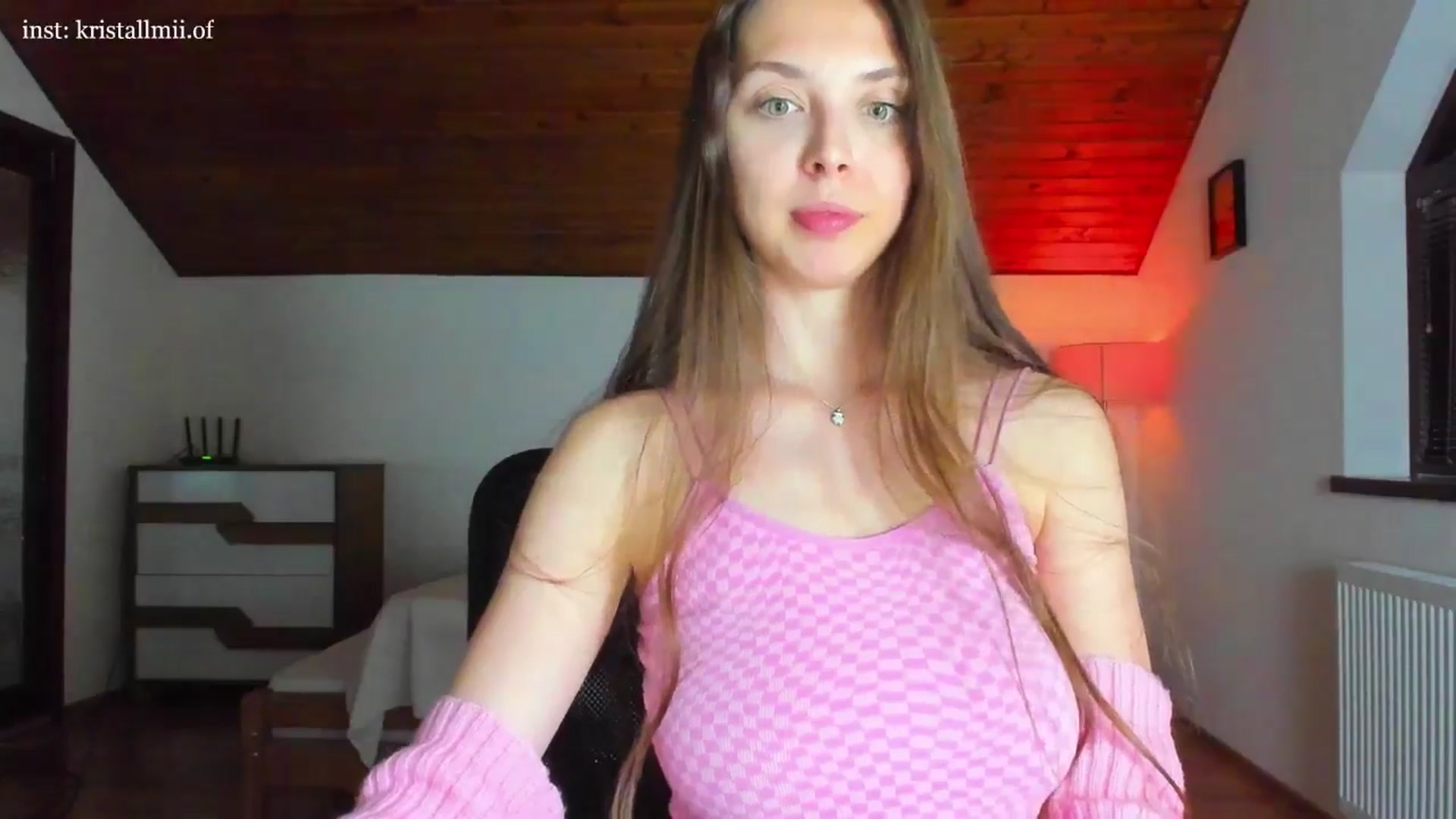 Gallery image thumbnail from Kristallmii's myfreecams stream on, 04/07/2025, 20:23 image 16 of 20