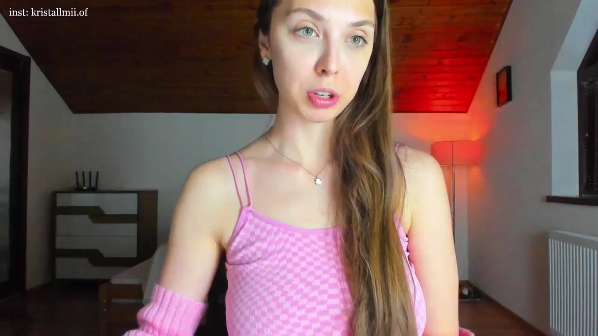 Gallery image thumbnail from Kristallmii's myfreecams stream on, 04/07/2025, 20:23 image 13 of 20