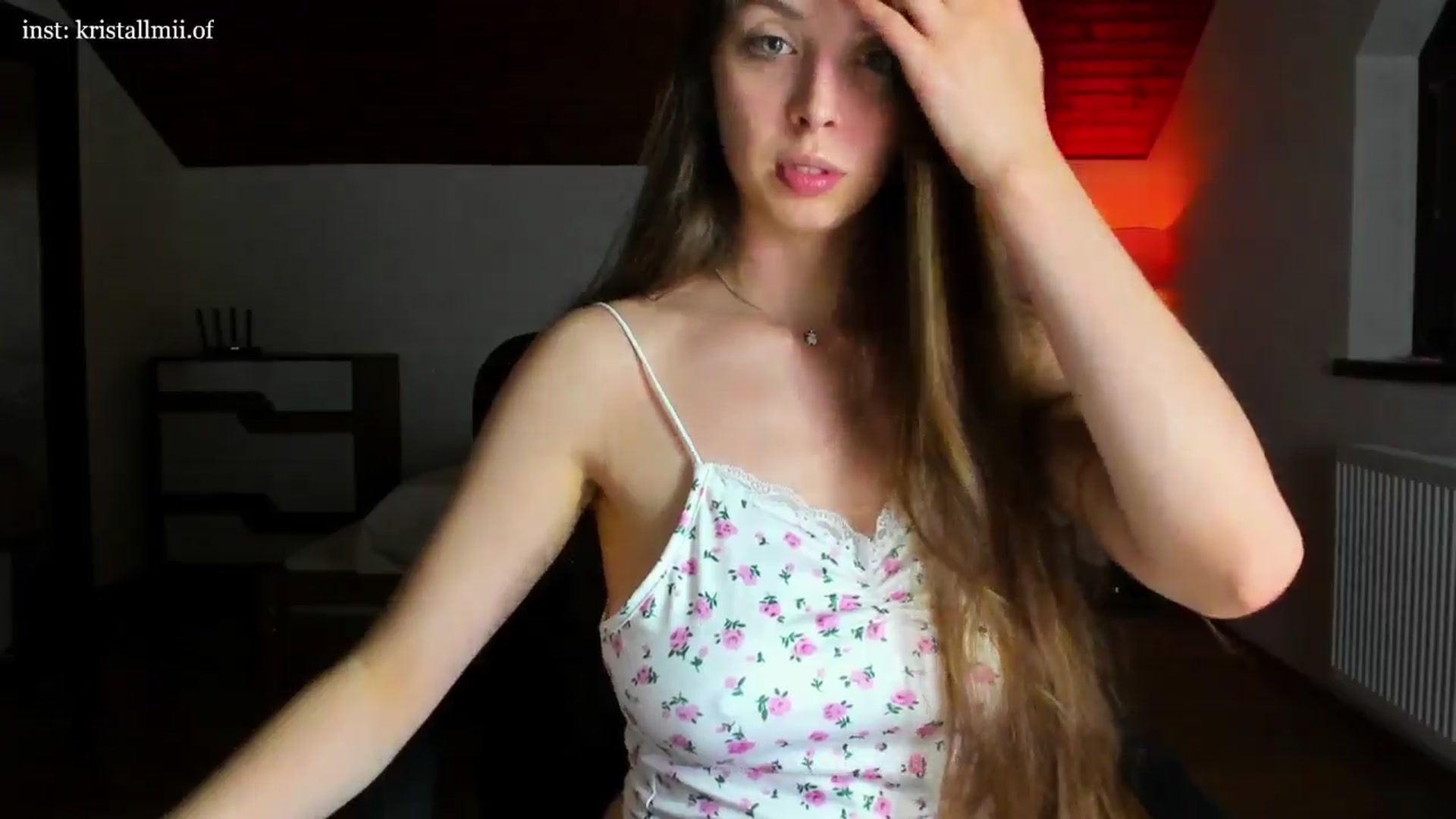 Gallery image thumbnail from Kristallmii's myfreecams stream on, 05/02/2025, 20:25 image 11 of 20