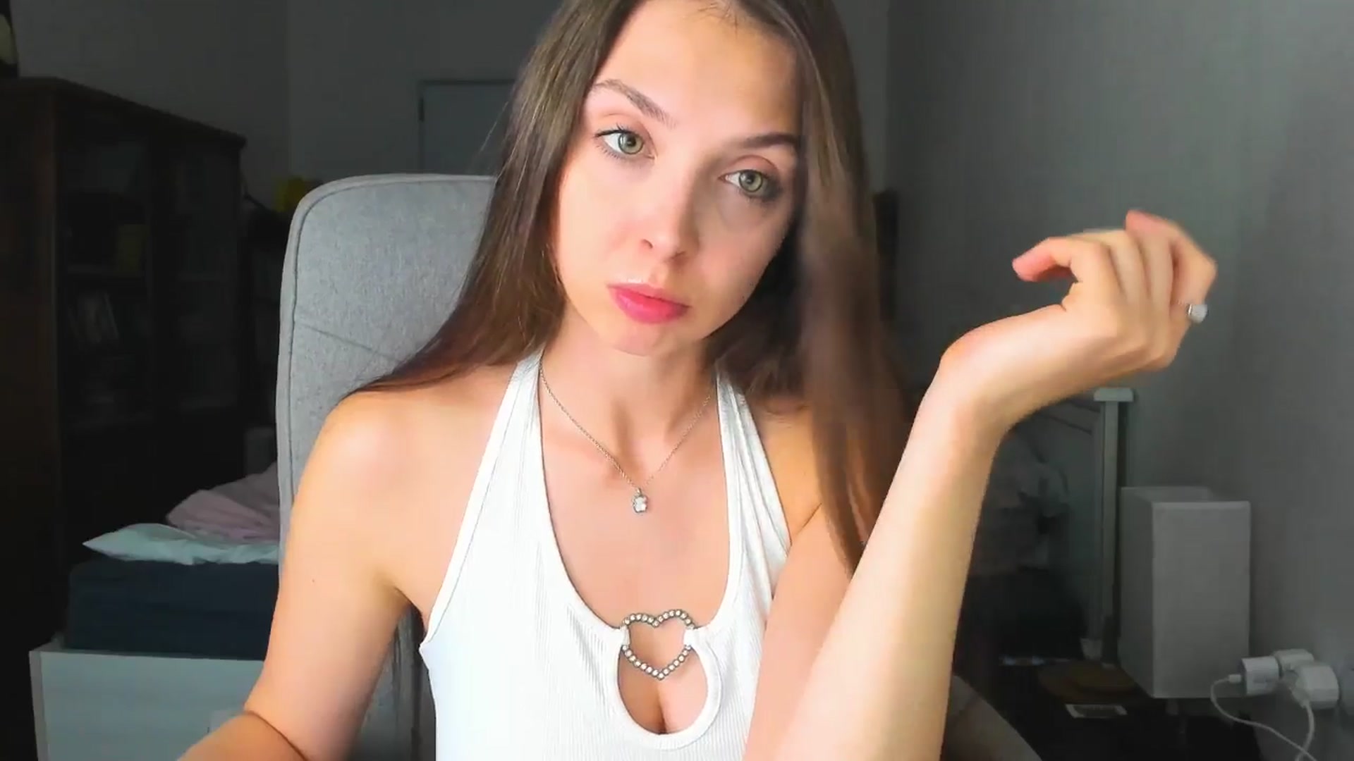 Gallery image thumbnail from Kristallmii's myfreecams stream on, 11/05/2025, 20:34 image 10 of 20