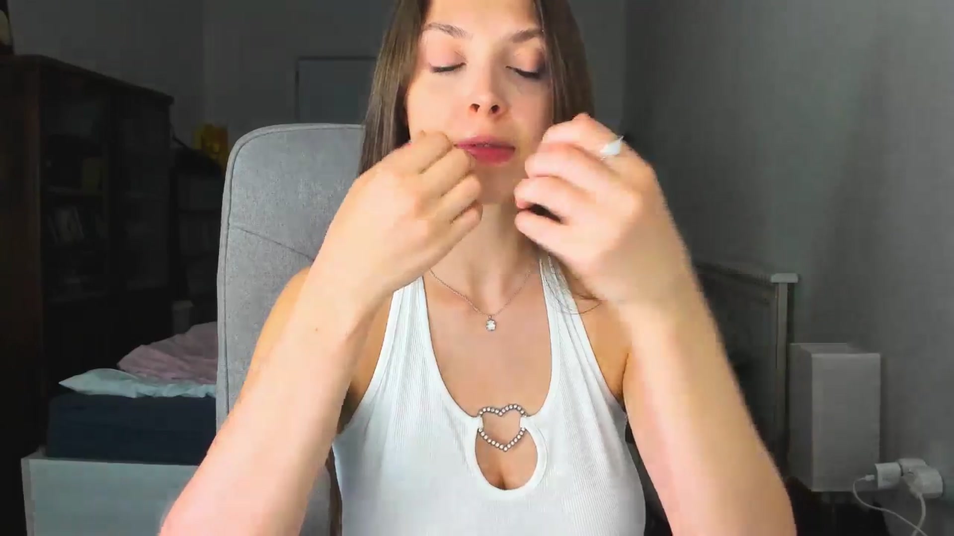 Gallery image thumbnail from Kristallmii's myfreecams stream on, 11/05/2025, 20:34 image 16 of 20