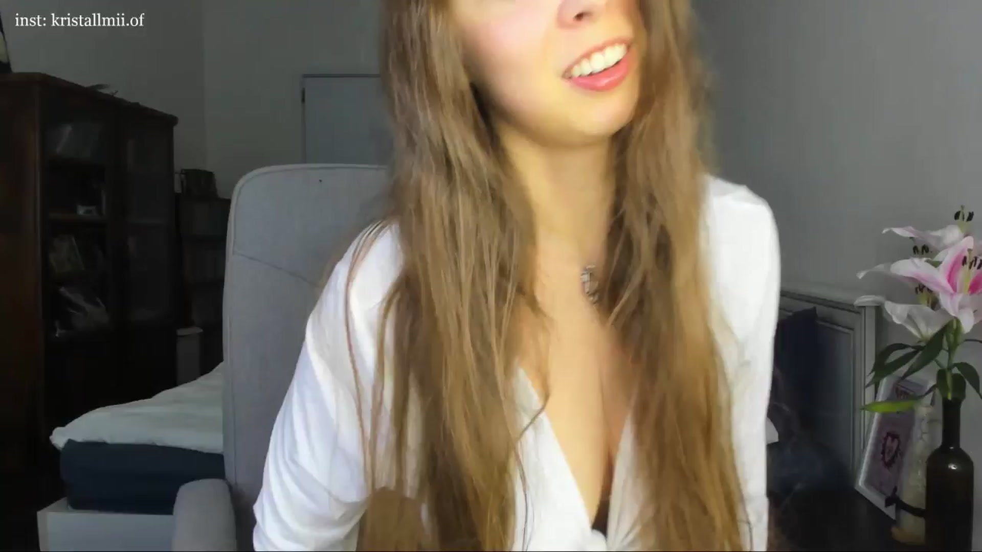 Gallery image thumbnail from Kristallmii's myfreecams stream on, 03/29/2026, 21:28 image 1 of 20