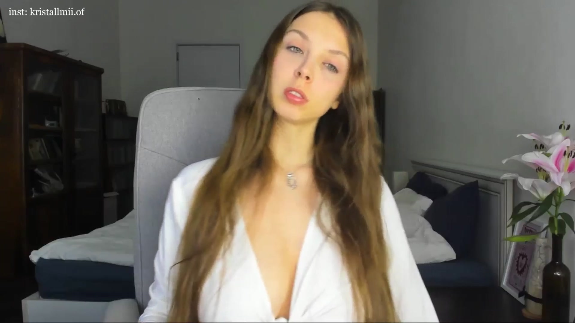 Gallery image thumbnail from Kristallmii's myfreecams stream on, 03/29/2026, 21:28 image 13 of 20