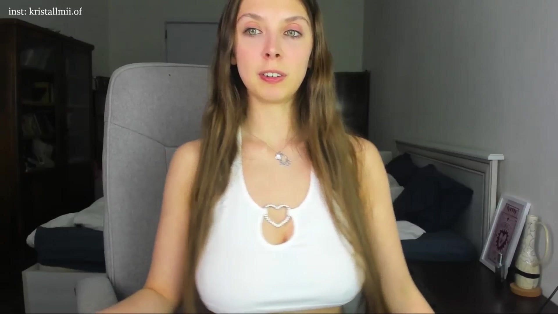 Gallery image thumbnail from Kristallmii's myfreecams stream on, 04/04/2026, 21:05 image 14 of 20