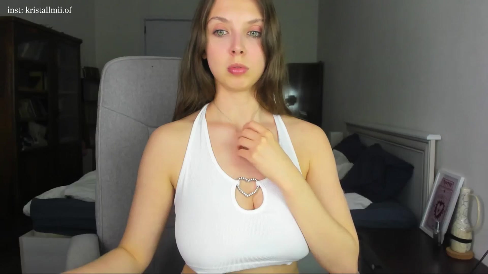 Gallery image thumbnail from Kristallmii's myfreecams stream on, 04/04/2026, 21:05 image 7 of 20