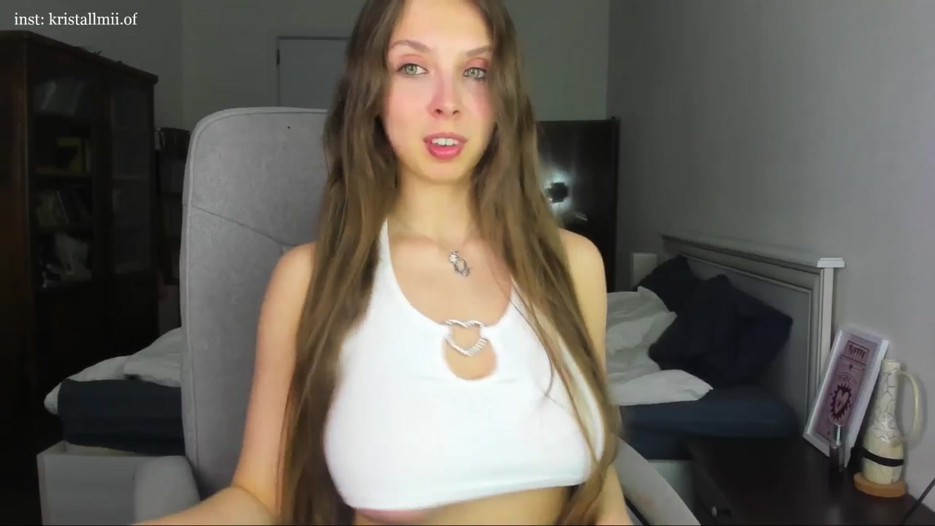 Gallery image thumbnail from Kristallmii's myfreecams stream on, 04/04/2026, 21:05 image 13 of 20