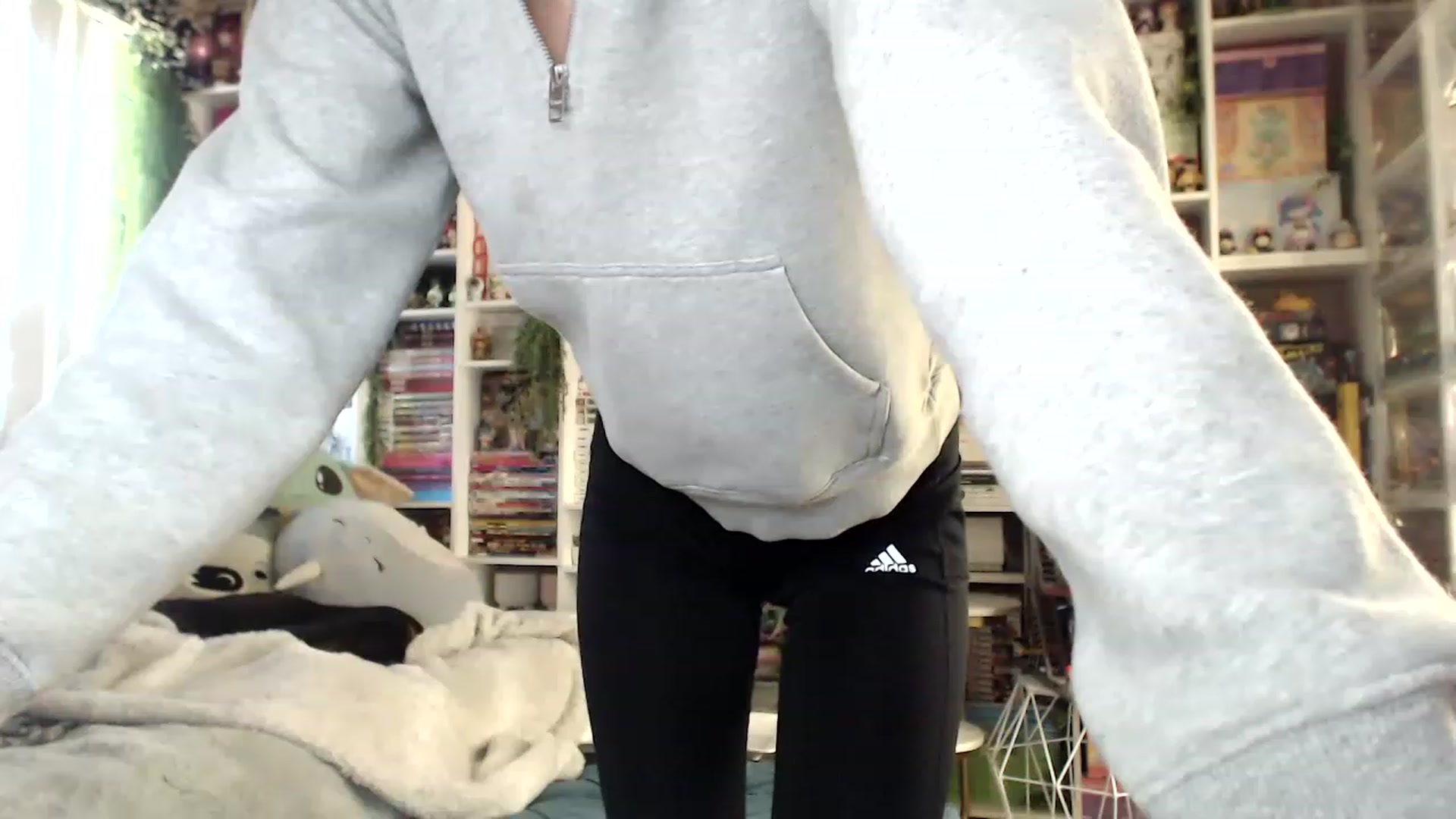 Gallery image thumbnail from Kristenn_'s myfreecams stream on, 04/08/2023, 15:46 image 1 of 20