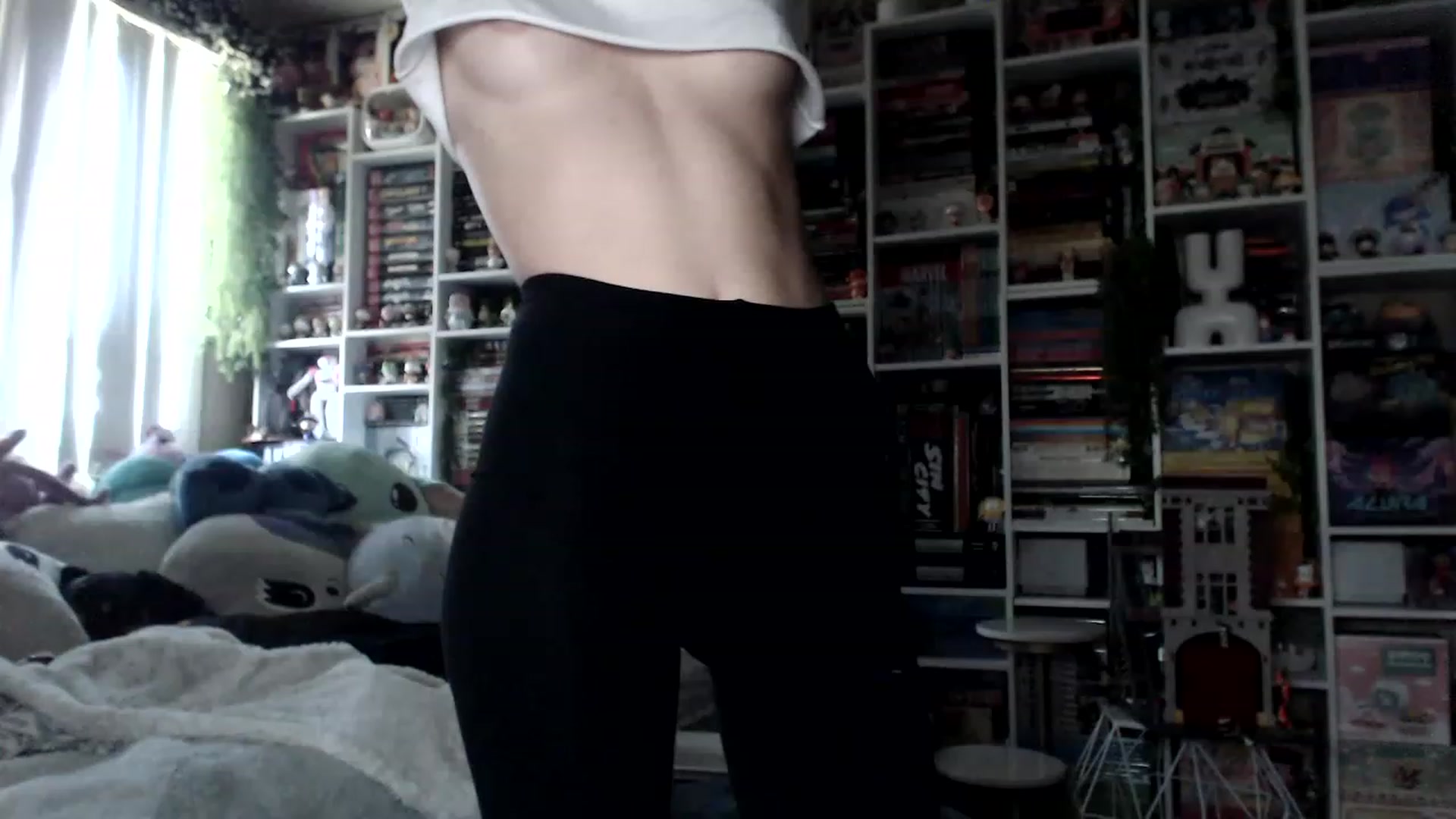 Gallery image thumbnail from Kristenn_'s myfreecams stream on, 04/08/2023, 15:46 image 13 of 20