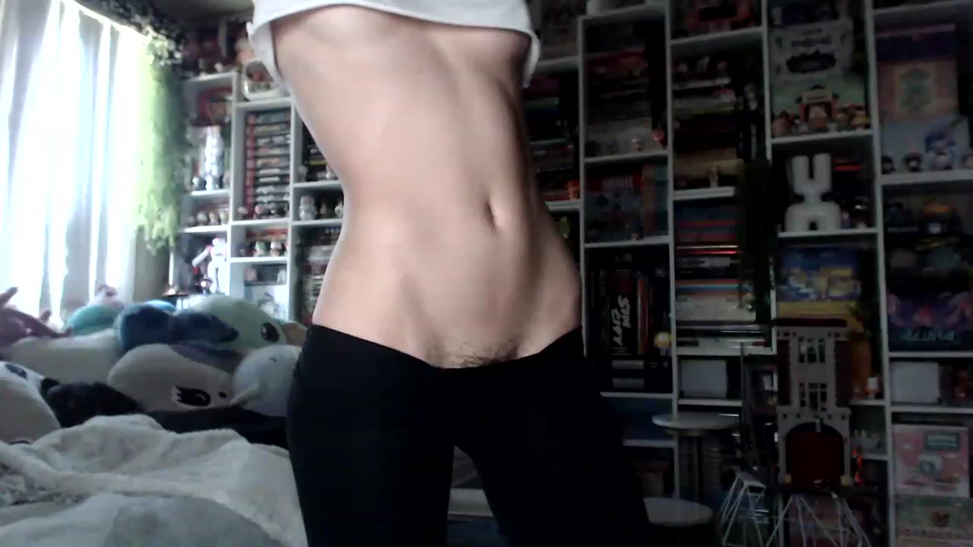 Gallery image thumbnail from Kristenn_'s myfreecams stream on, 04/08/2023, 15:46 image 17 of 20