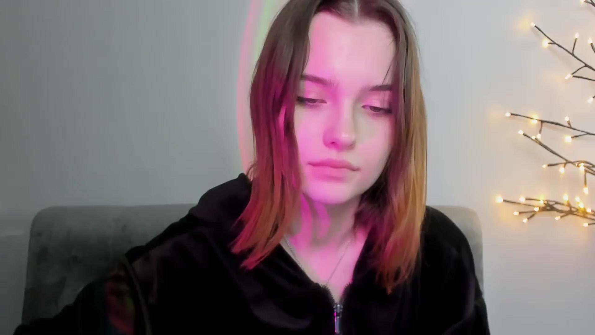 Gallery image thumbnail from KristiGant's myfreecams stream on, 04/27/2026, 15:52 image 16 of 20