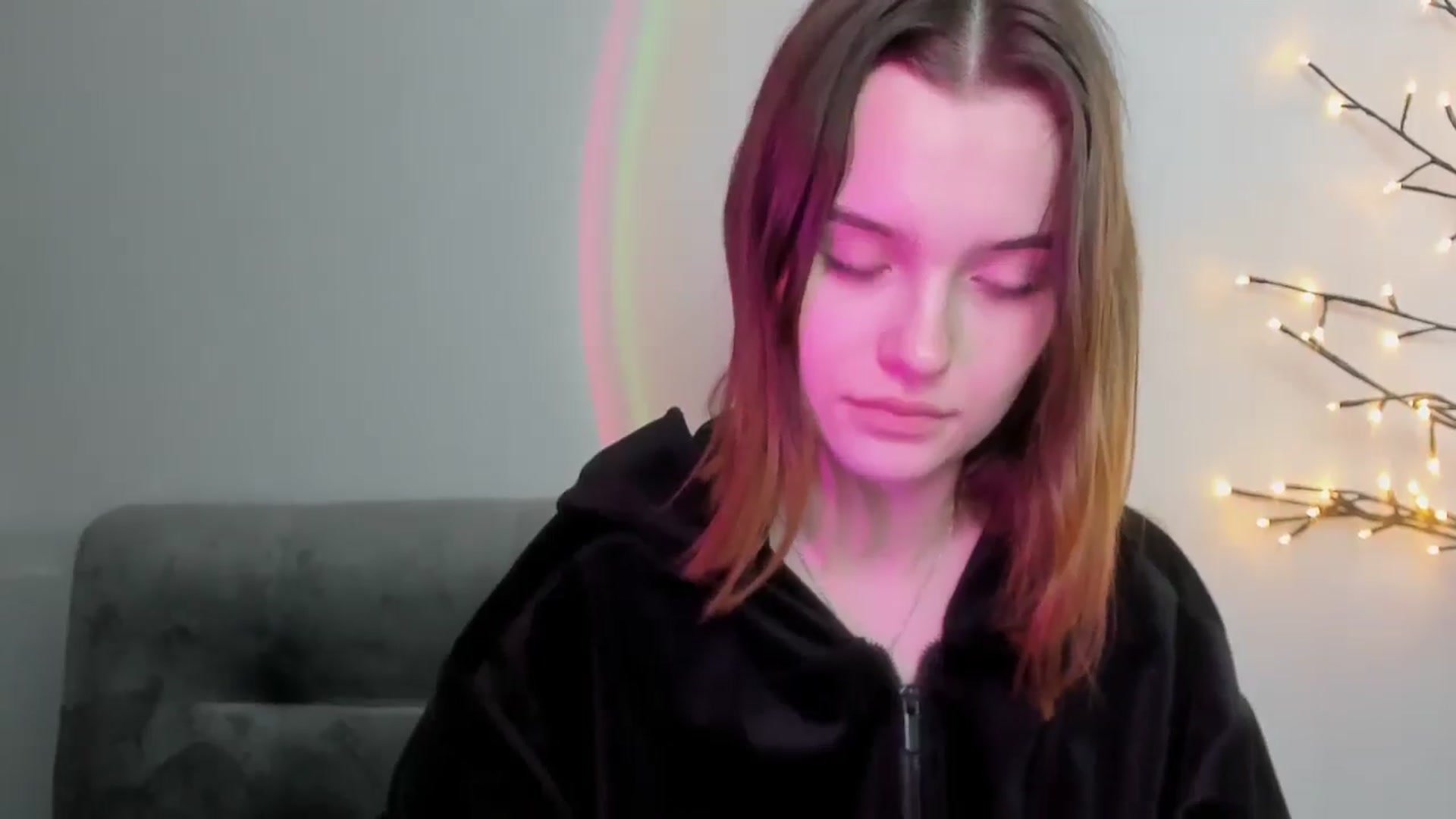 Gallery image thumbnail from KristiGant's myfreecams stream on, 04/27/2026, 15:52 image 14 of 20