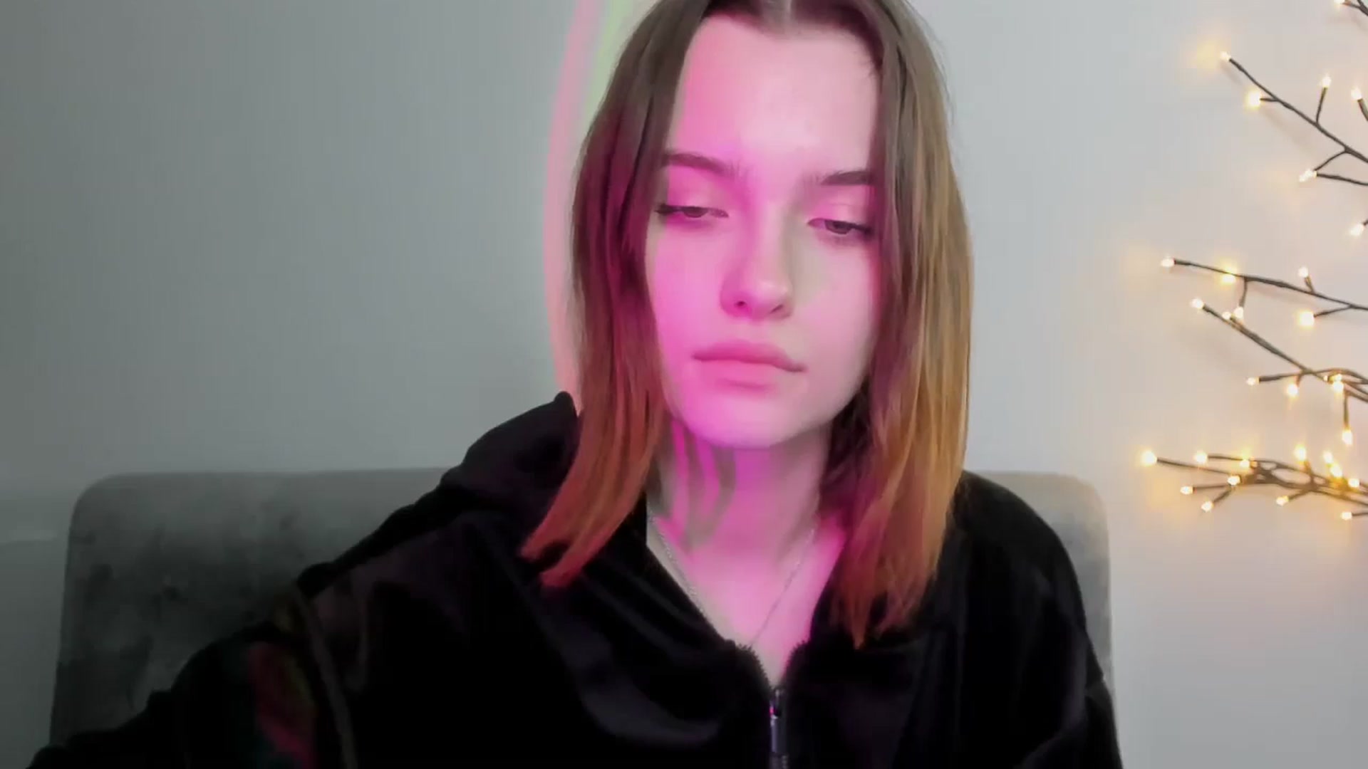 Gallery image thumbnail from KristiGant's myfreecams stream on, 04/27/2026, 15:52 image 12 of 20