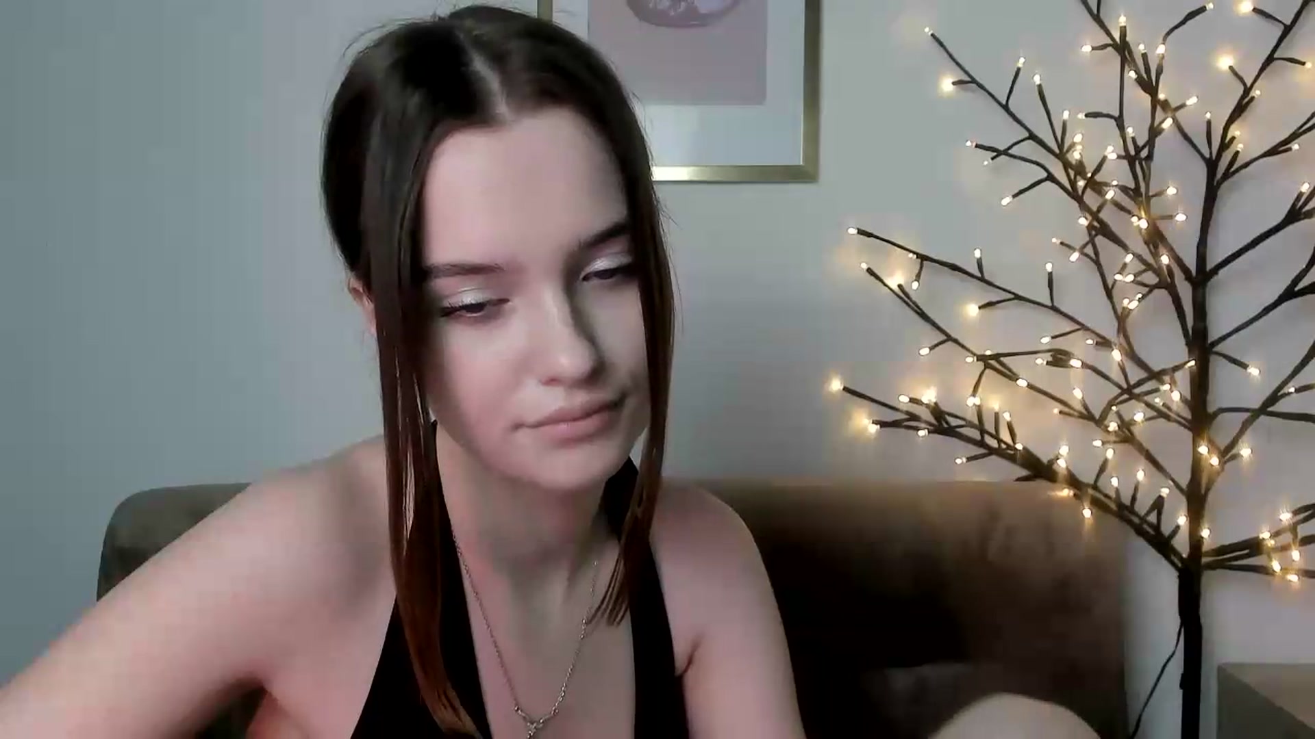 Gallery image thumbnail from KristiGant's myfreecams stream on, 05/27/2026, 14:57 image 15 of 20