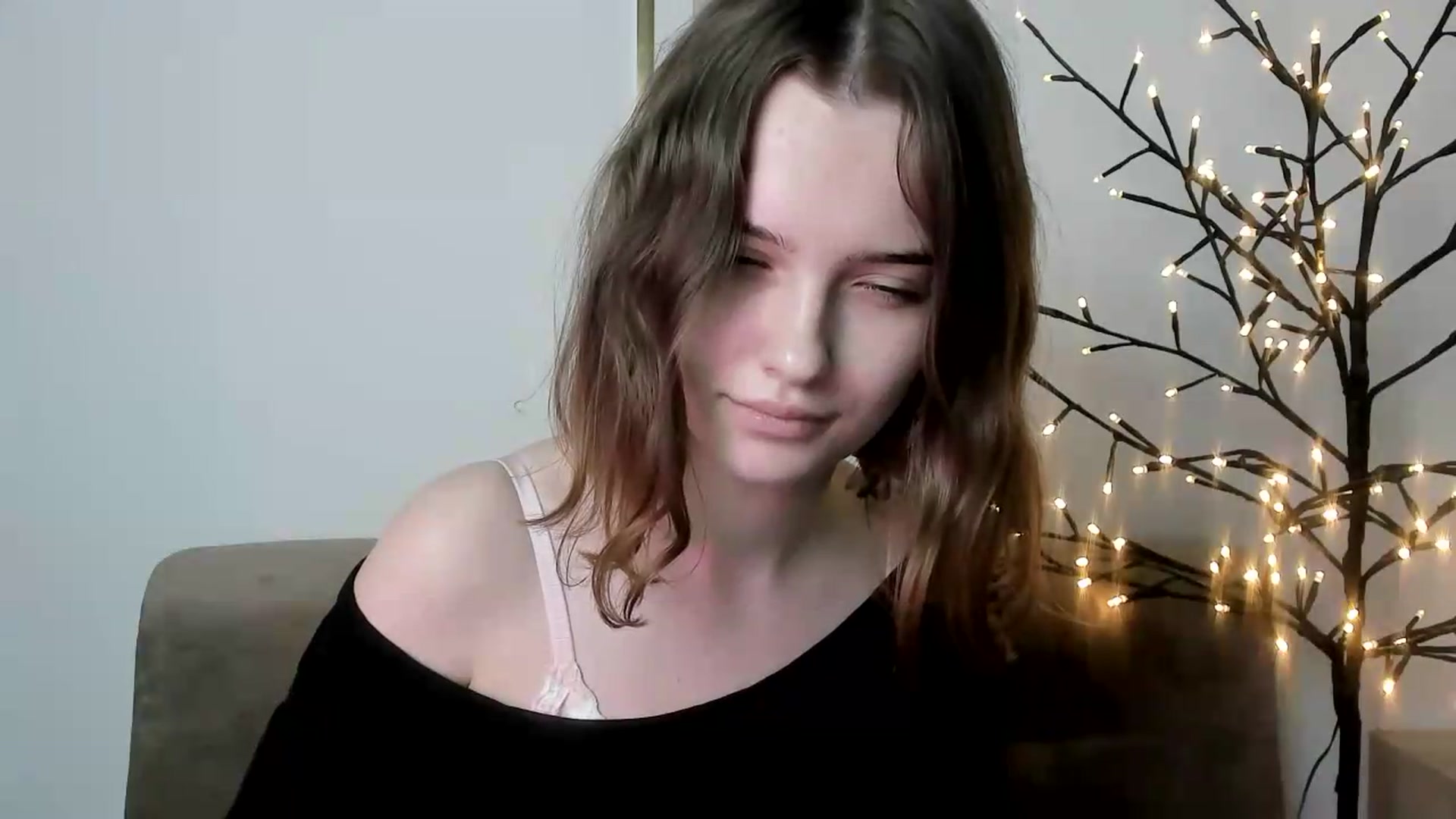 Gallery image thumbnail from KristiGant's myfreecams stream on, 06/05/2026, 16:31 image 13 of 20