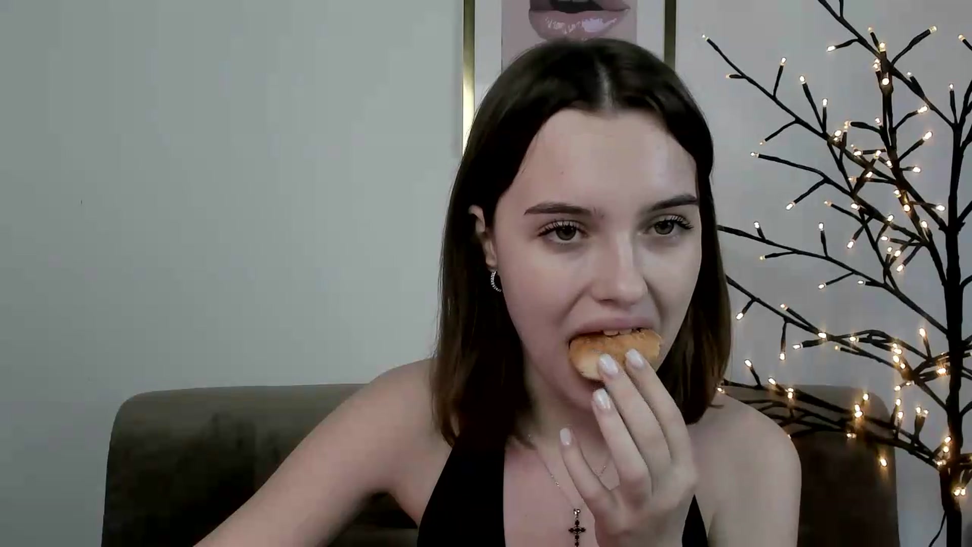 Gallery image thumbnail from KristiGant's myfreecams stream on, 06/15/2026, 14:33 image 15 of 20