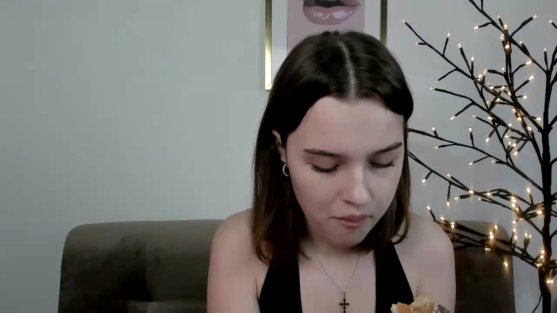 Gallery image thumbnail from KristiGant's myfreecams stream on, 06/15/2026, 14:33 image 14 of 20