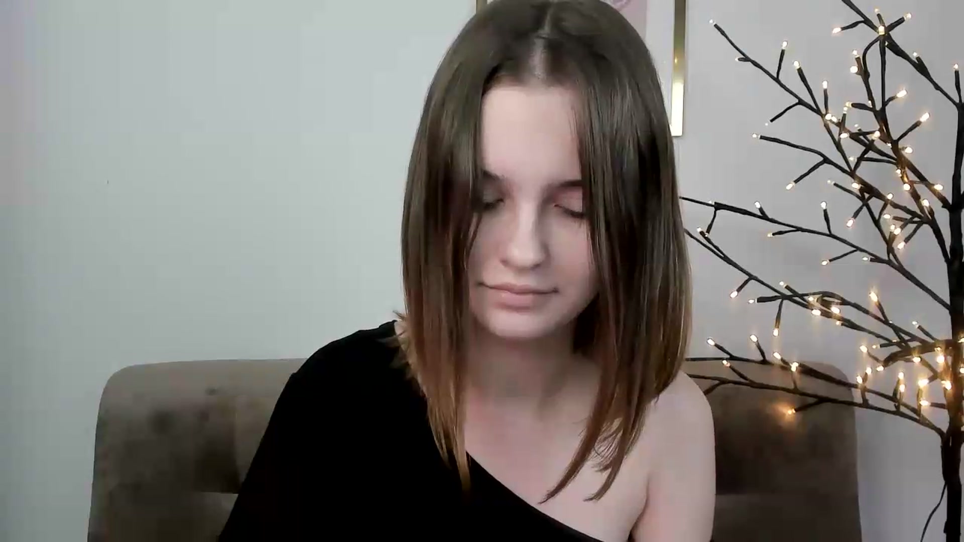 Gallery image thumbnail from KristiGant's myfreecams stream on, 06/19/2026, 13:52 image 15 of 20