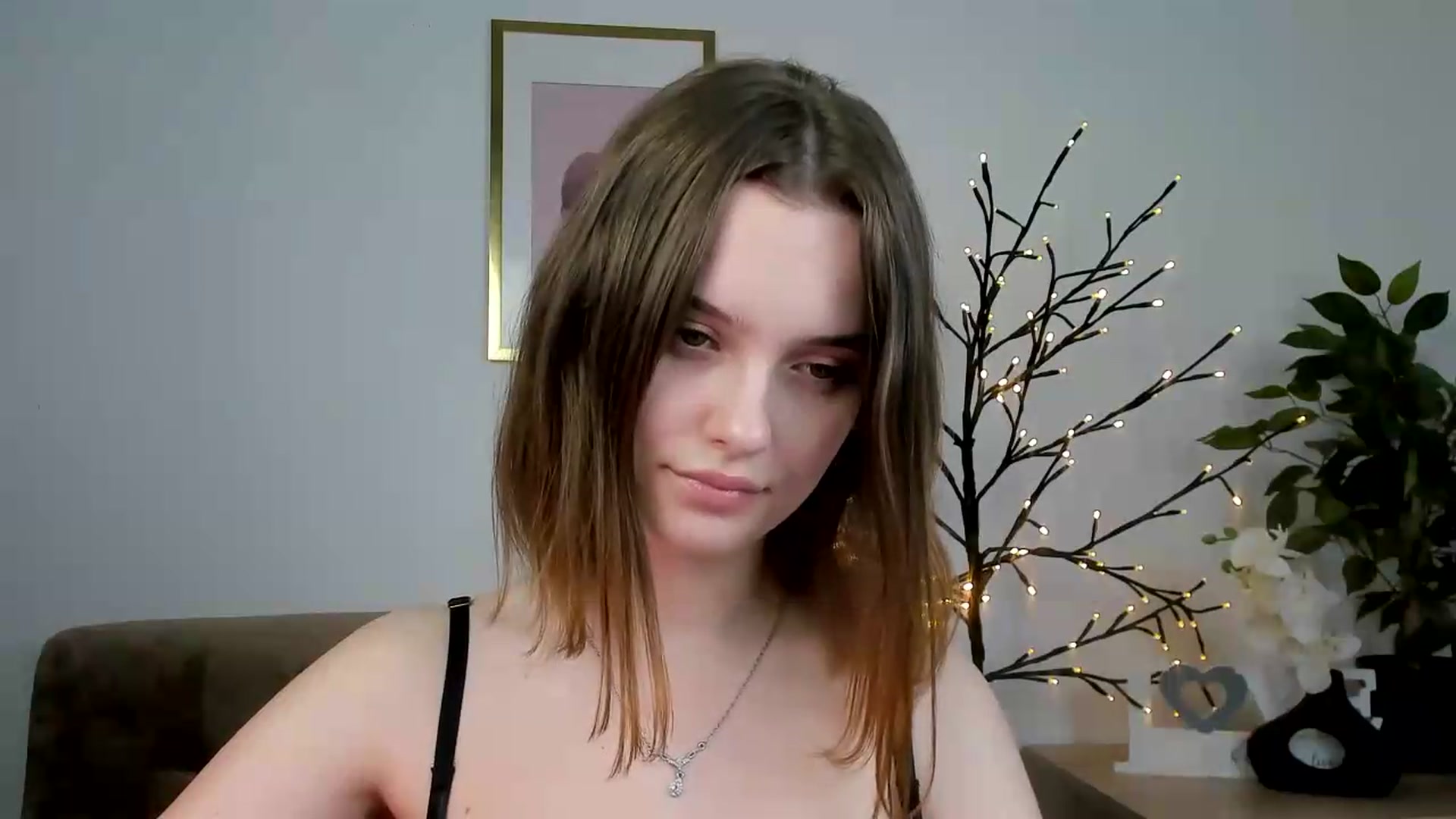 Gallery image thumbnail from KristiGant's myfreecams stream on, 06/26/2026, 14:29 image 16 of 20