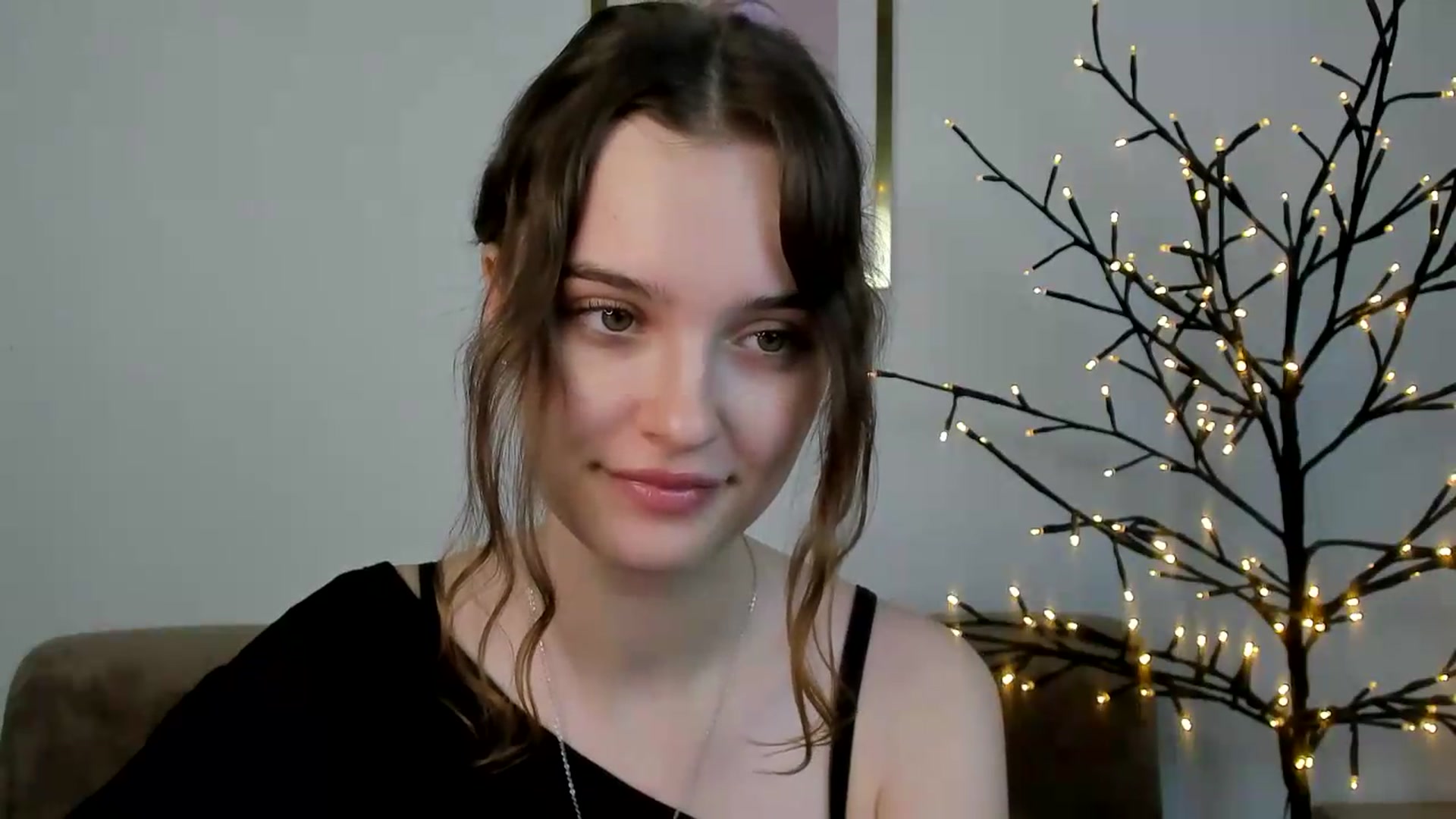 Gallery image thumbnail from KristiGant's myfreecams stream on, 07/01/2026, 14:11 image 9 of 20