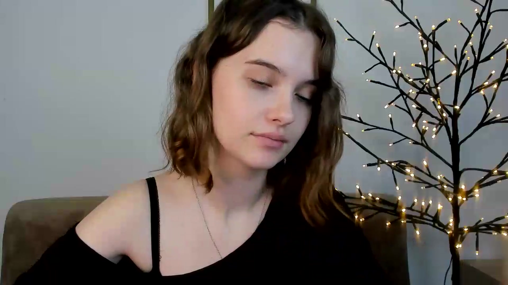 Gallery image thumbnail from KristiGant's myfreecams stream on, 07/01/2026, 16:30 image 14 of 20