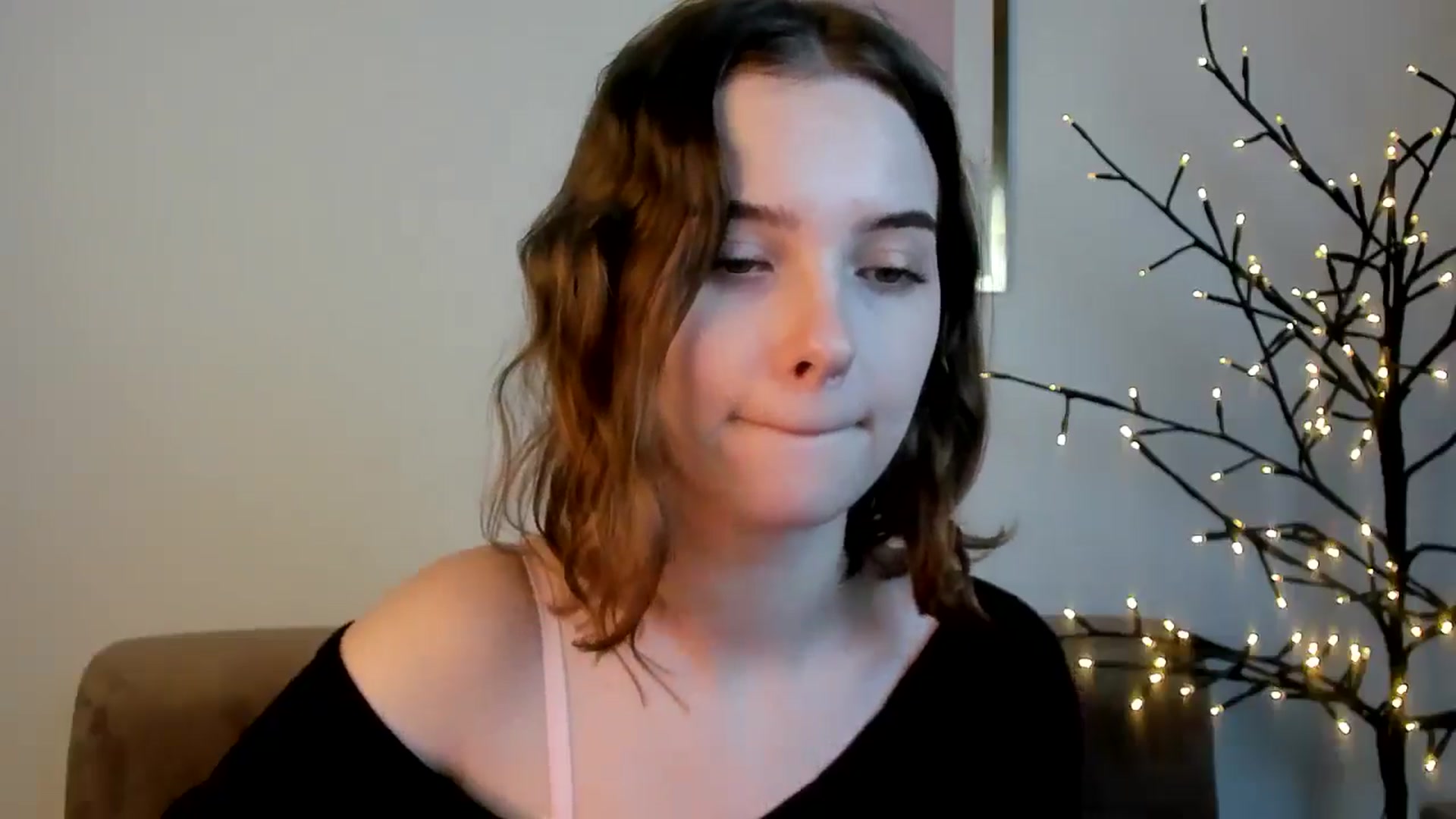 Gallery image thumbnail from KristiGant's myfreecams stream on, 07/10/2026, 11:33 image 6 of 20