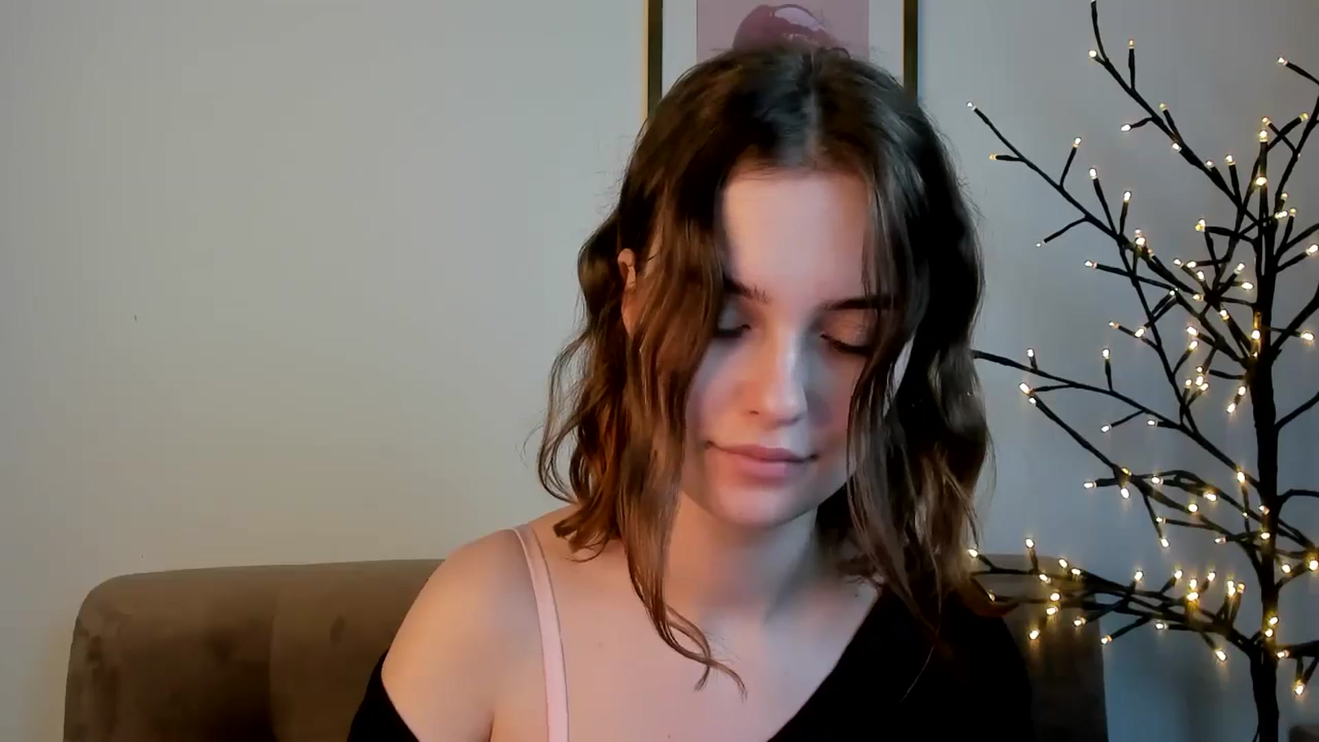 Gallery image thumbnail from KristiGant's myfreecams stream on, 07/10/2026, 11:33 image 10 of 20