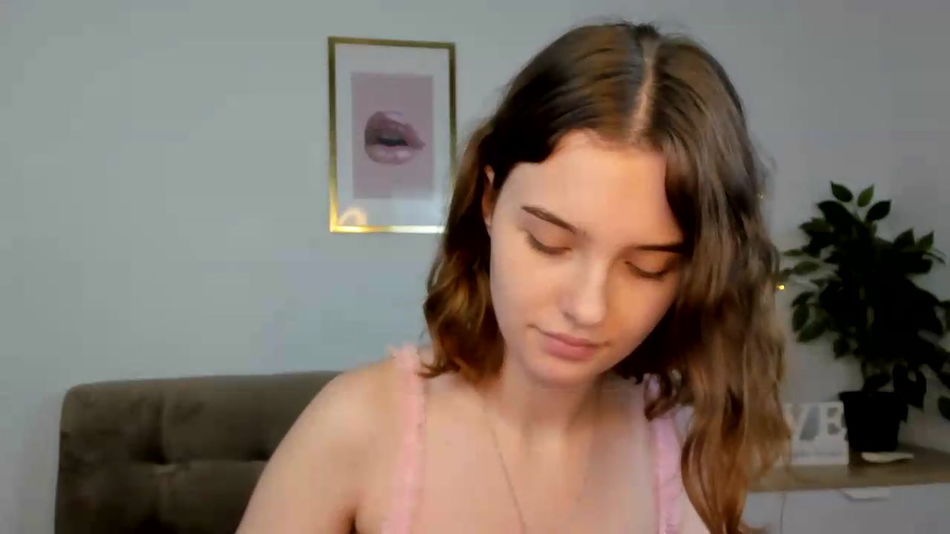 Gallery image thumbnail from KristiGant's myfreecams stream on, 07/16/2026, 14:20 image 17 of 20