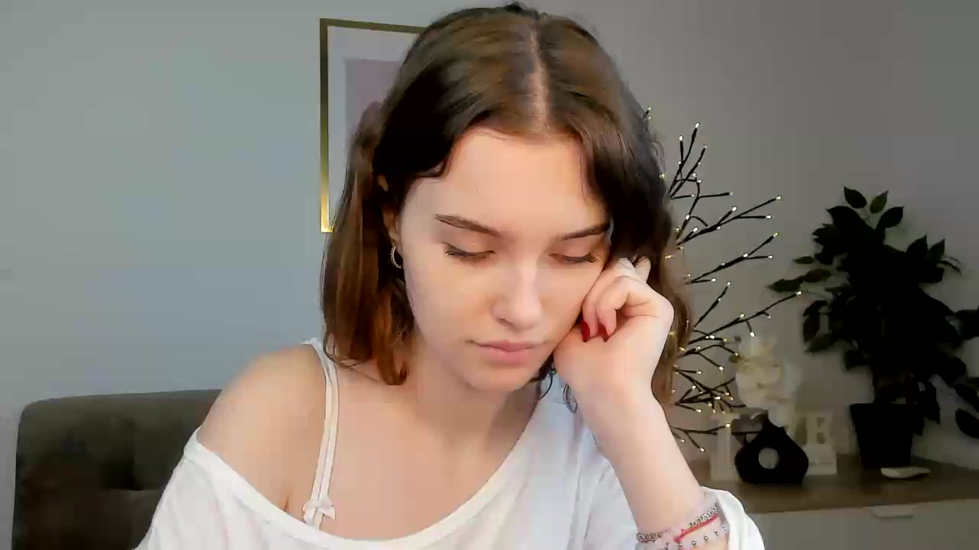 Gallery image thumbnail from KristiGant's myfreecams stream on, 07/17/2026, 12:42 image 1 of 20