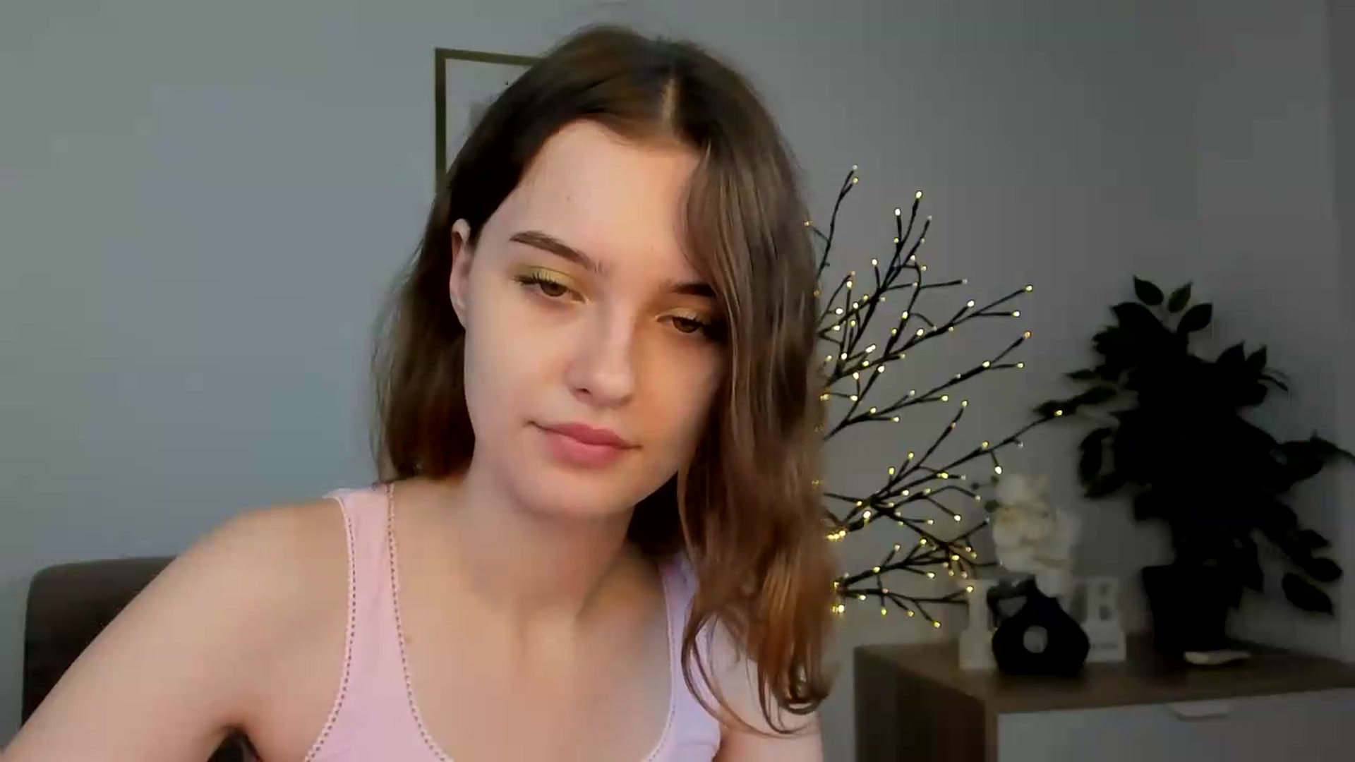 Gallery image thumbnail from KristiGant's myfreecams stream on, 07/18/2026, 13:12 image 18 of 20