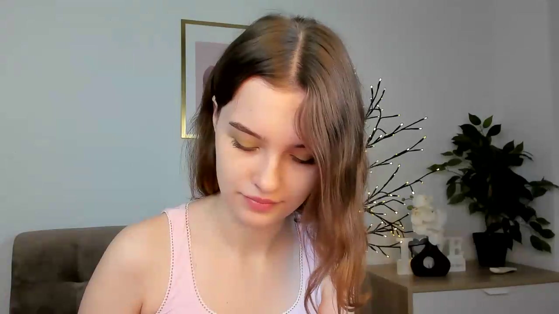 Gallery image thumbnail from KristiGant's myfreecams stream on, 07/18/2026, 13:12 image 17 of 20