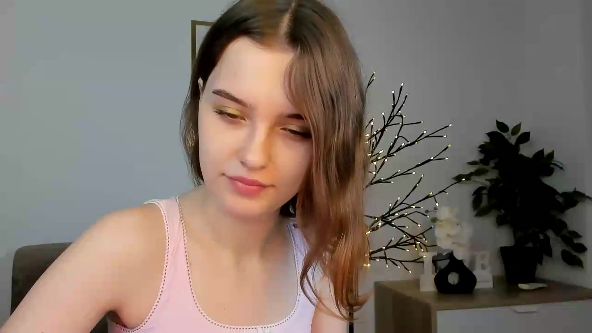 Gallery image thumbnail from KristiGant's myfreecams stream on, 07/18/2026, 13:12 image 15 of 20