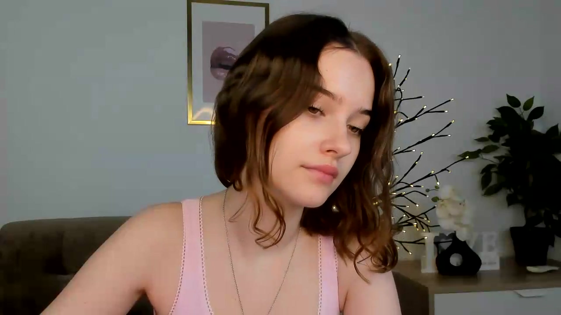 Gallery image thumbnail from KristiGant's myfreecams stream on, 07/19/2026, 10:42 image 10 of 20