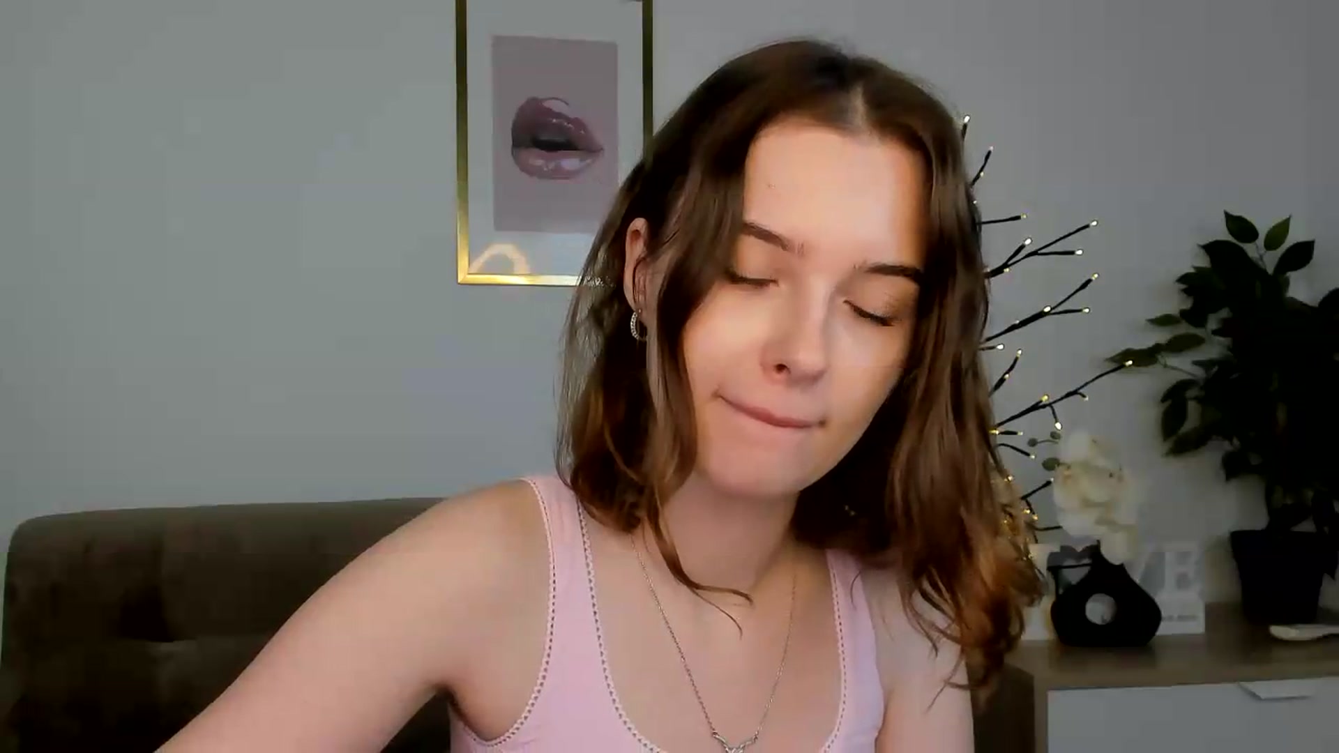 Gallery image thumbnail from KristiGant's myfreecams stream on, 07/19/2026, 11:47 image 13 of 20