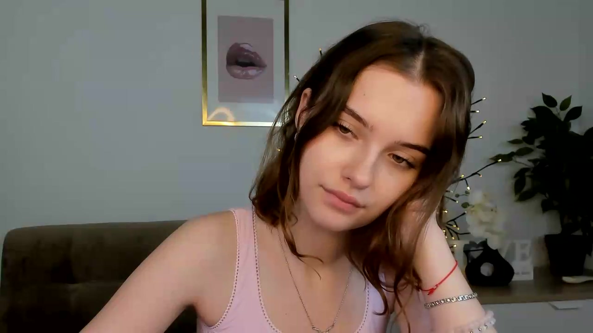 Gallery image thumbnail from KristiGant's myfreecams stream on, 07/19/2026, 11:47 image 10 of 20